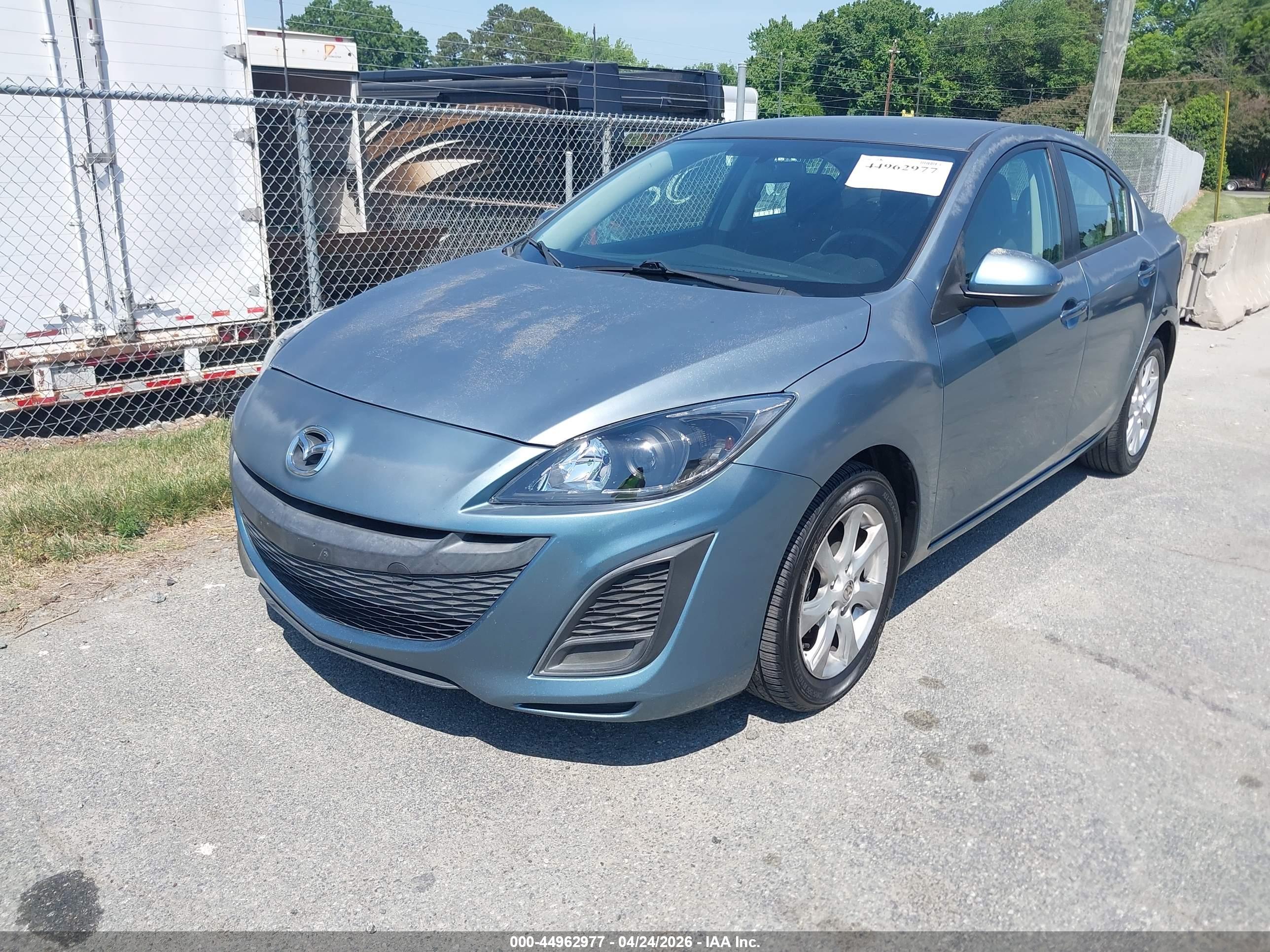 MAZDA MAZDA3 image 2