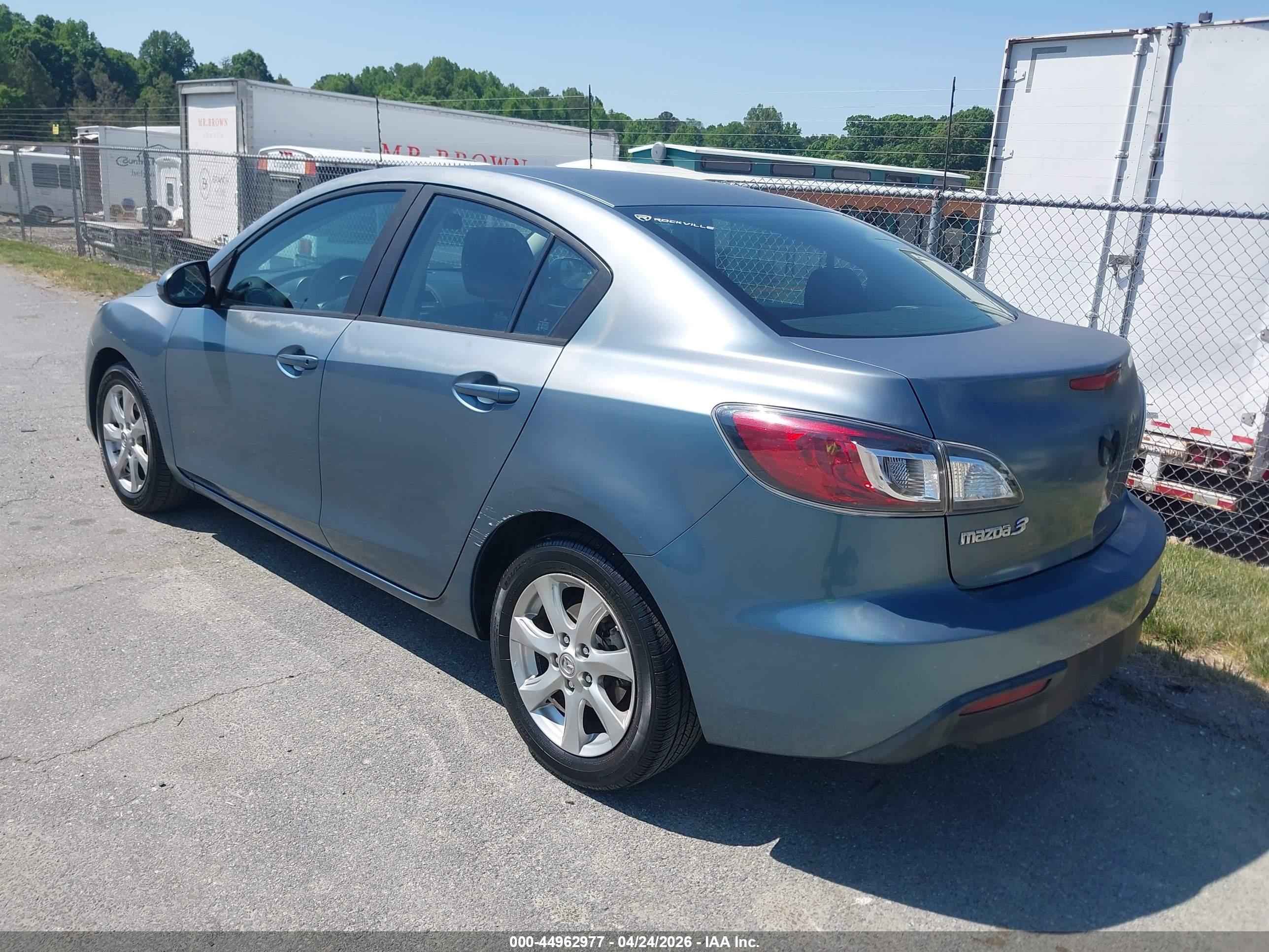 MAZDA MAZDA3 image 3