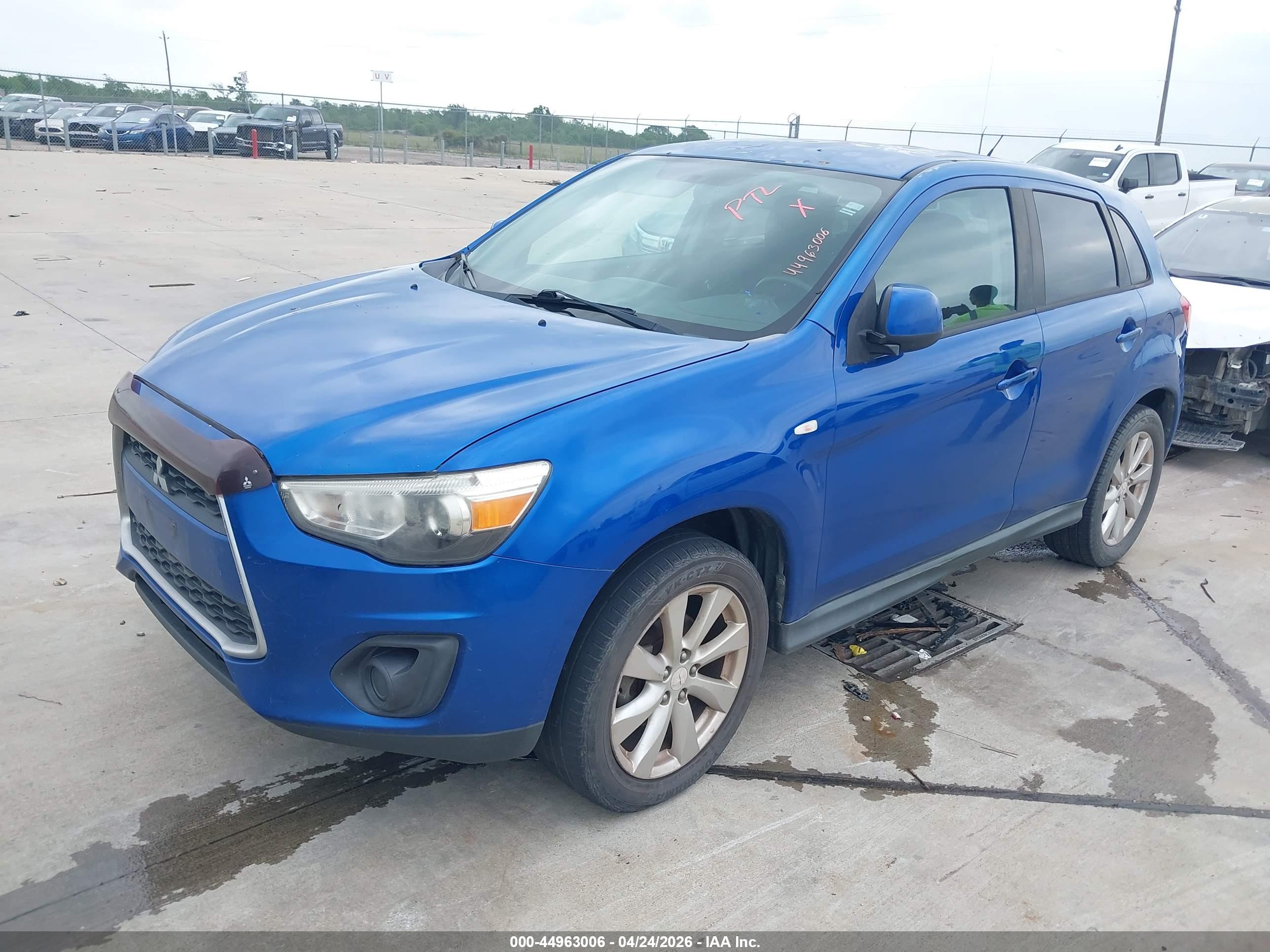 MITSUBISHI OUTLANDER image 2