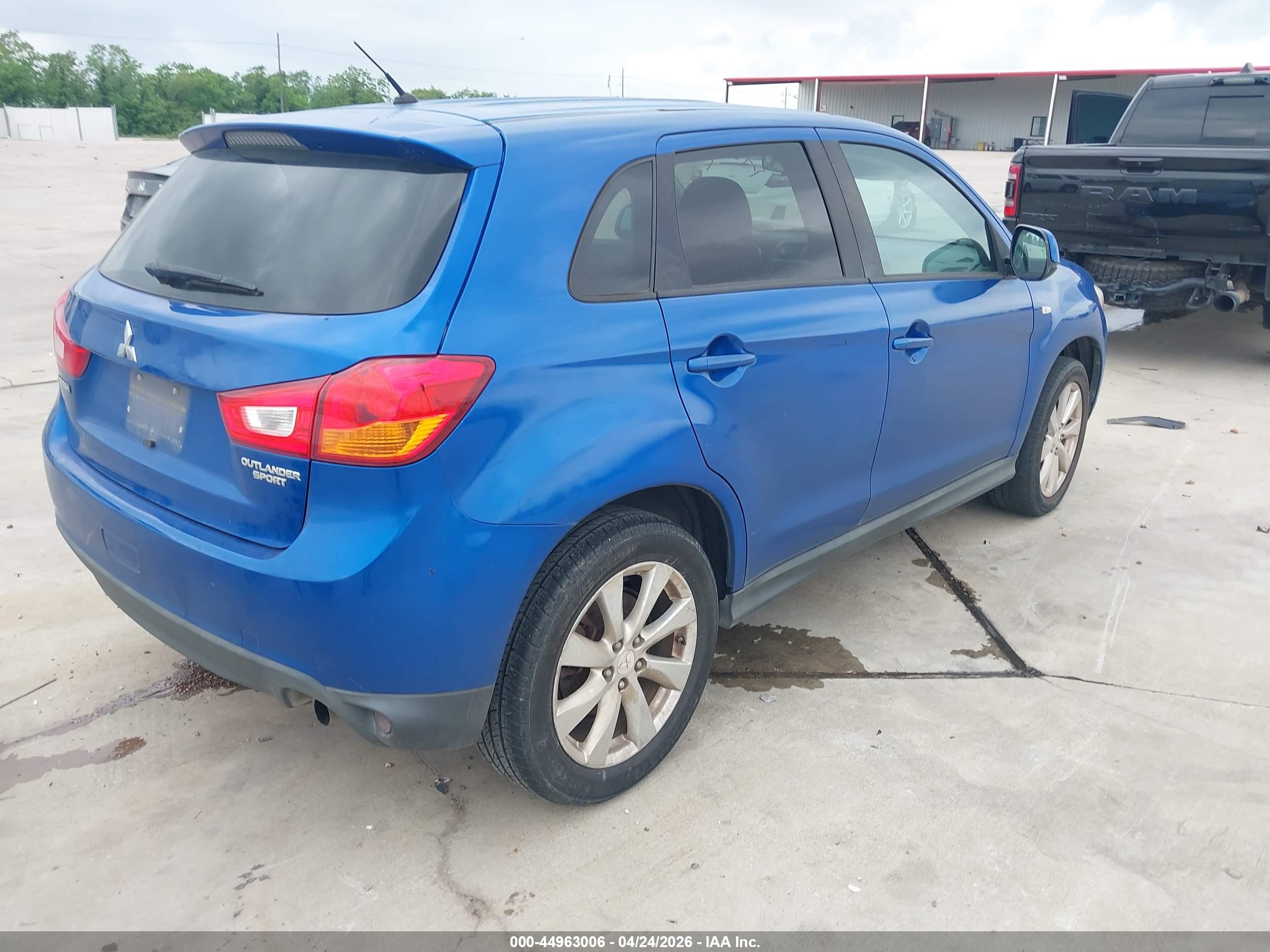 MITSUBISHI OUTLANDER image 4
