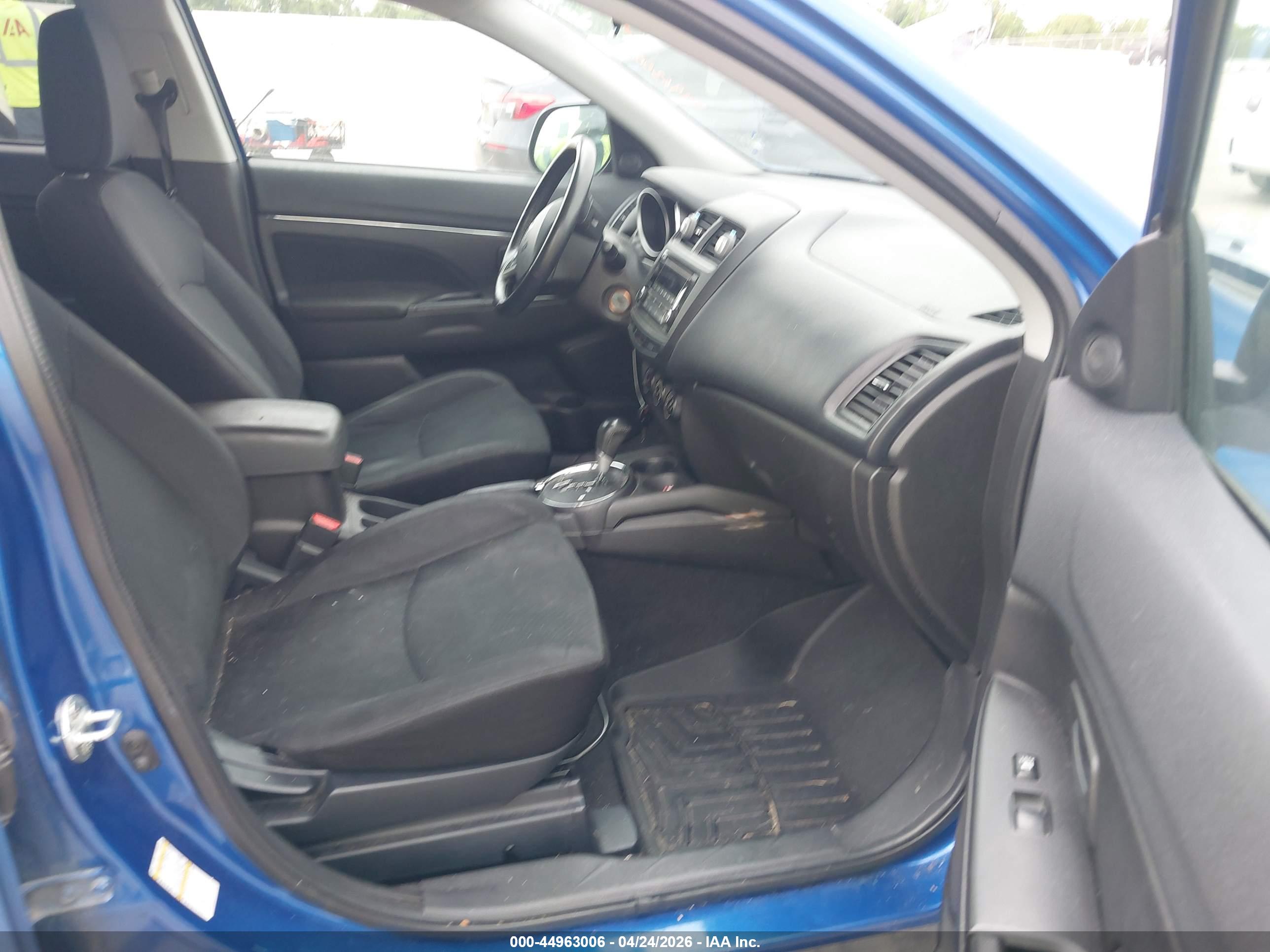 MITSUBISHI OUTLANDER image 5