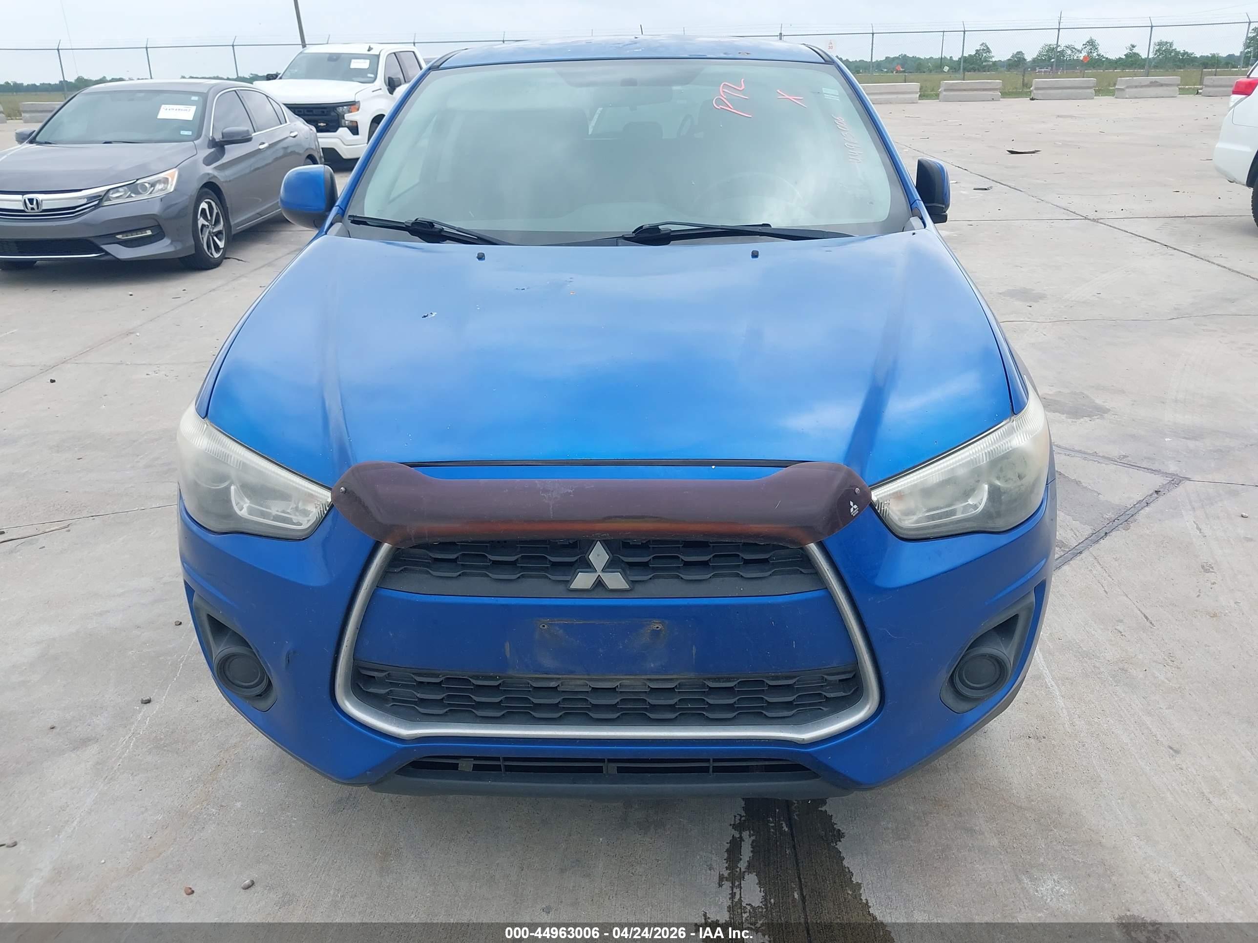 MITSUBISHI OUTLANDER image 6