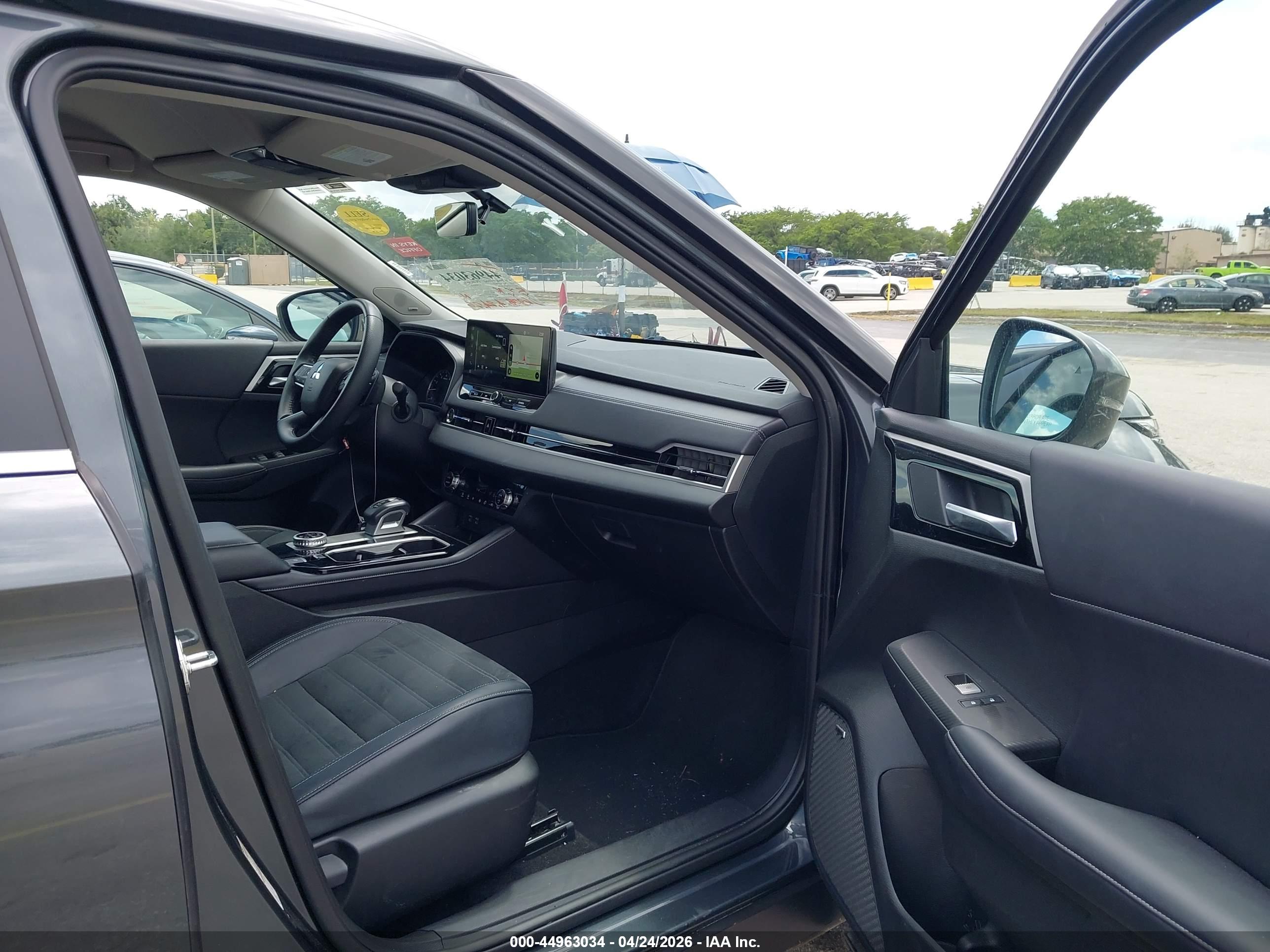 MITSUBISHI OUTLANDER image 5