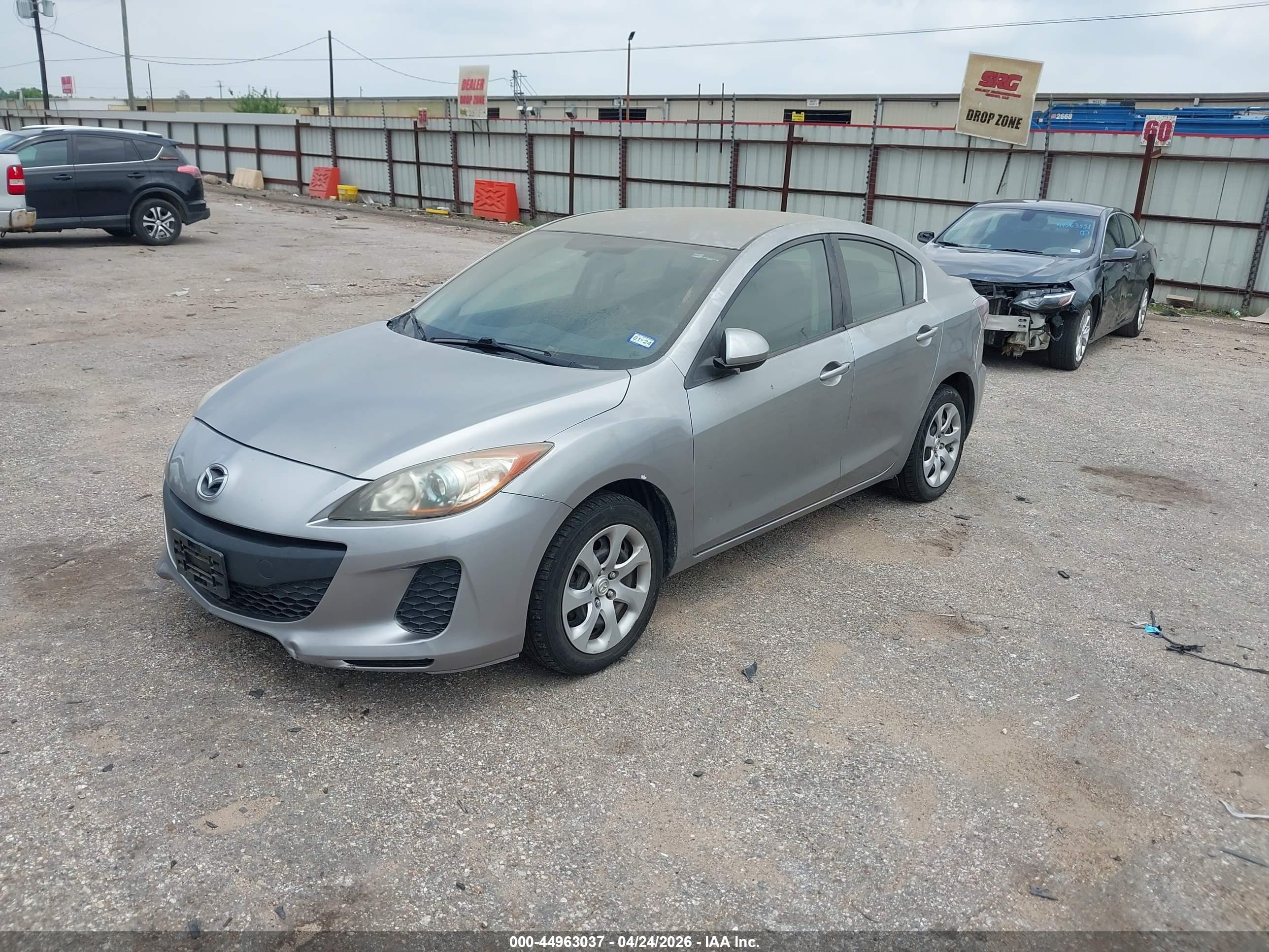 MAZDA MAZDA3 image 2