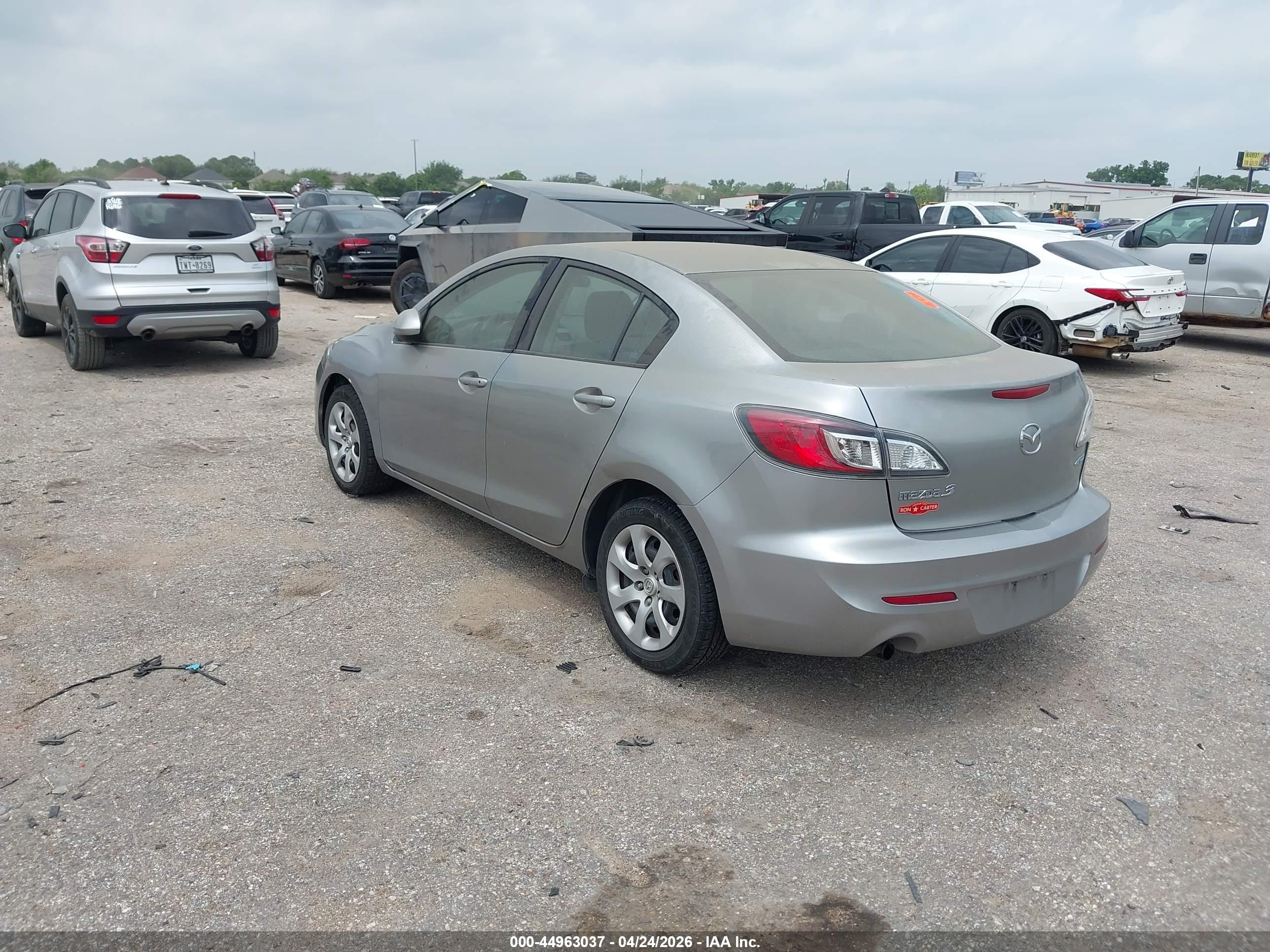 MAZDA MAZDA3 image 3