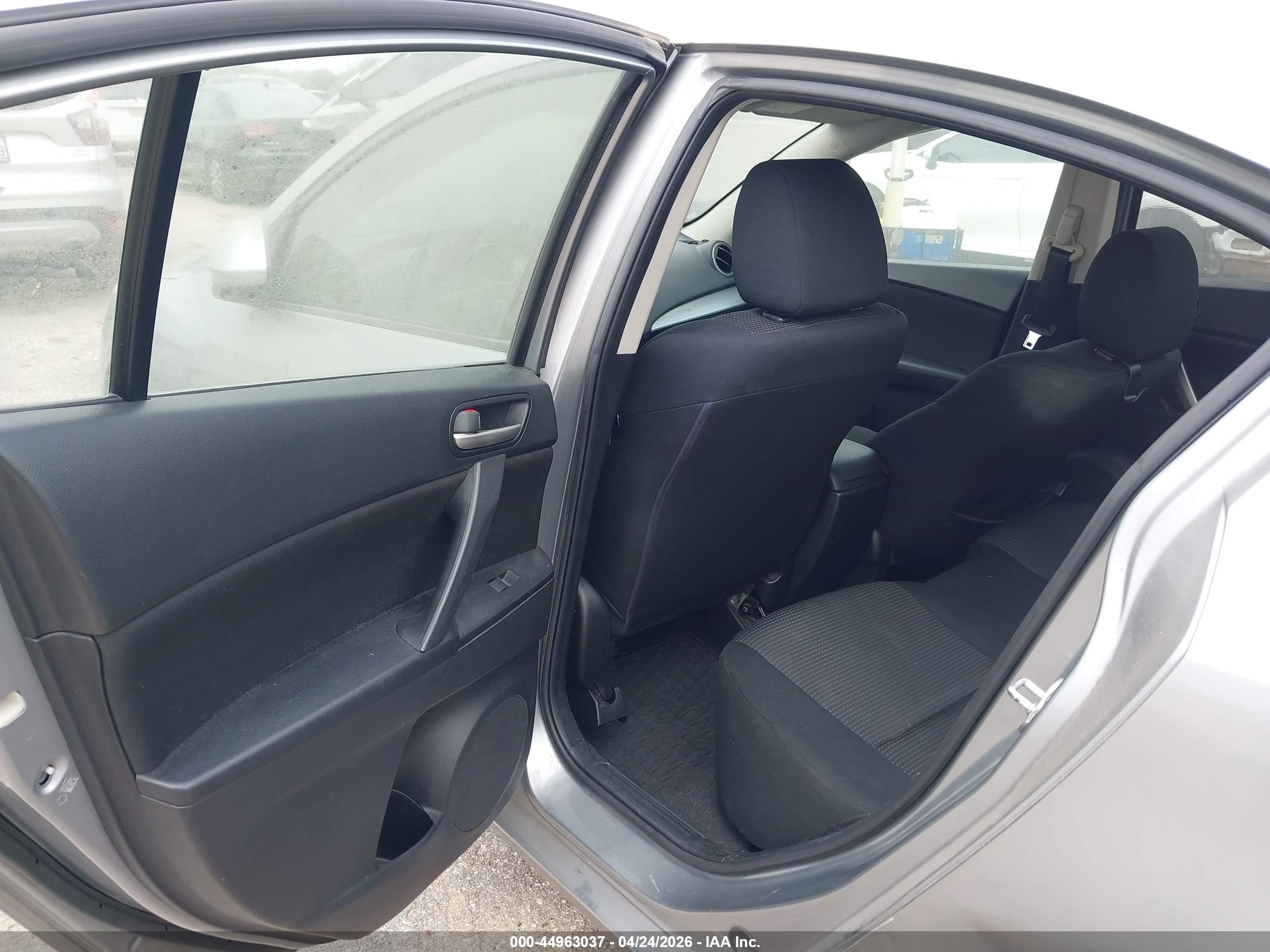 MAZDA MAZDA3 image 8