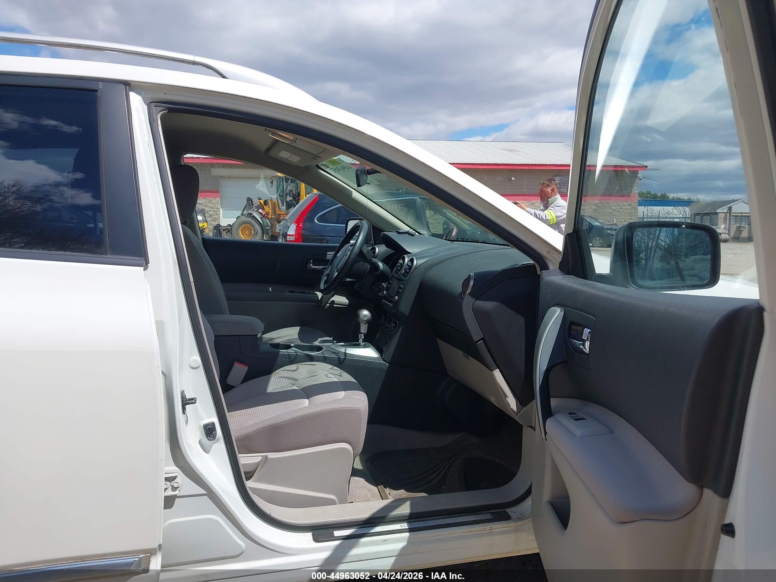 NISSAN ROGUE image 5