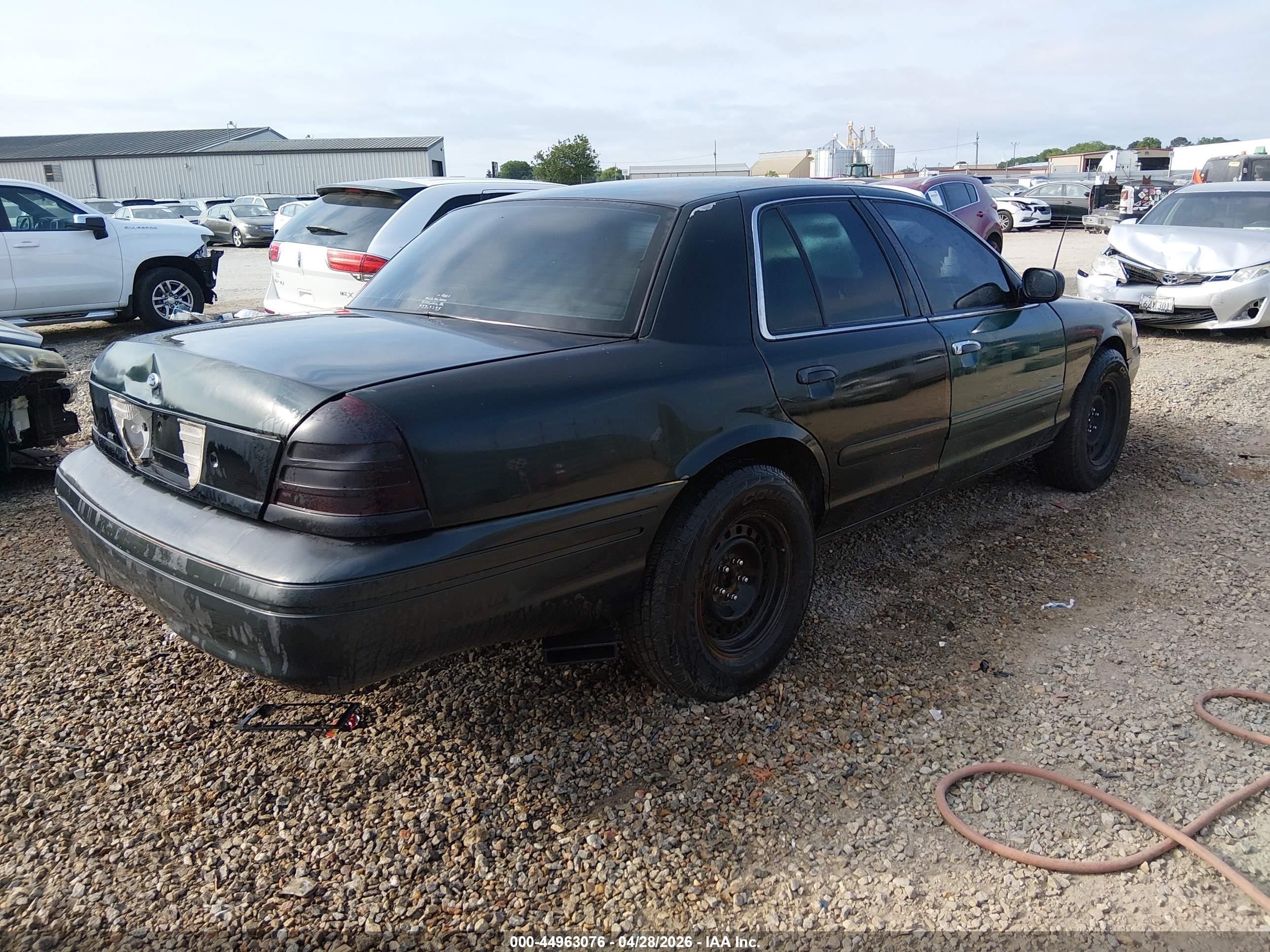 FORD CROWN image 4