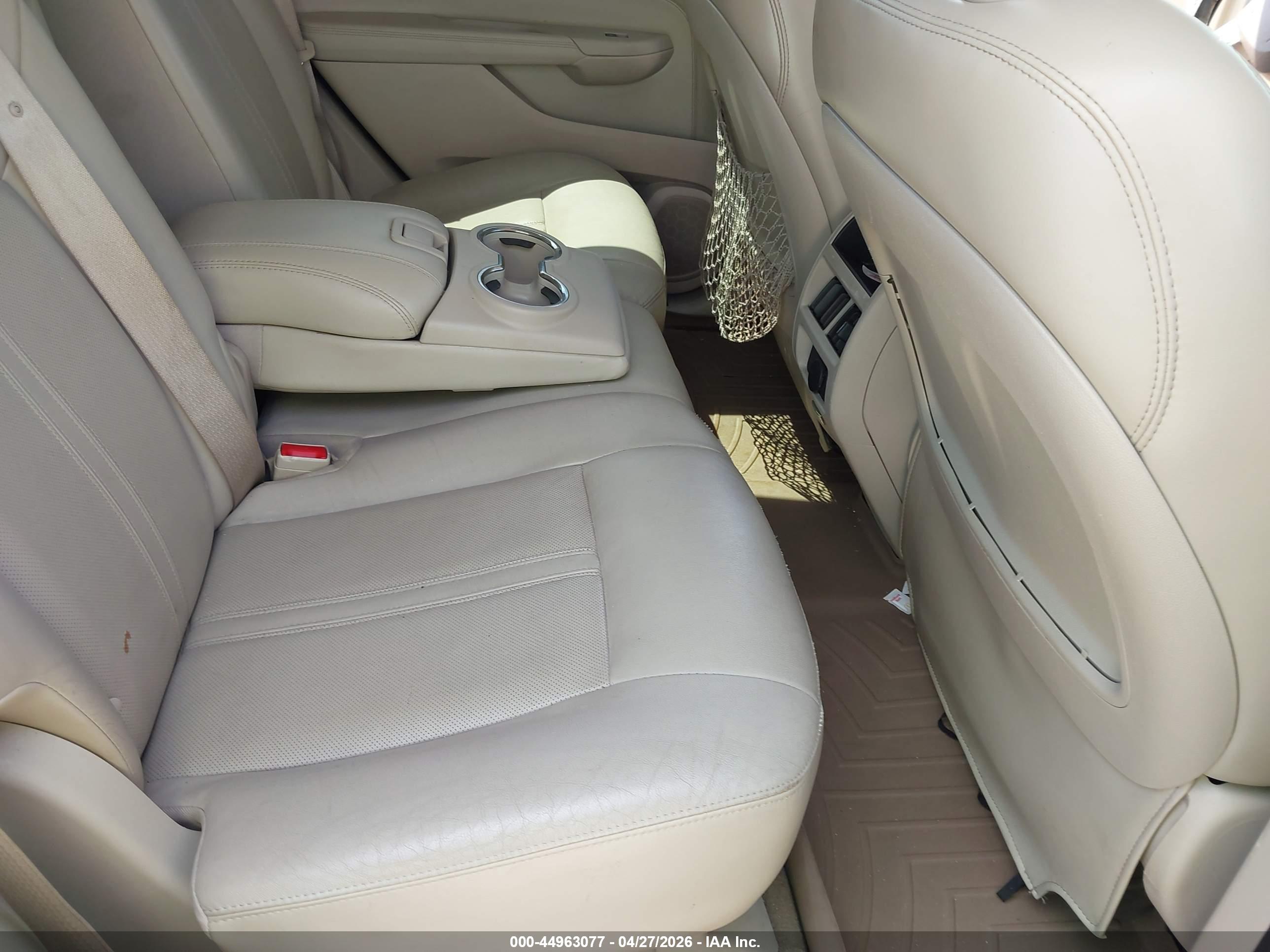 CADILLAC SRX image 8