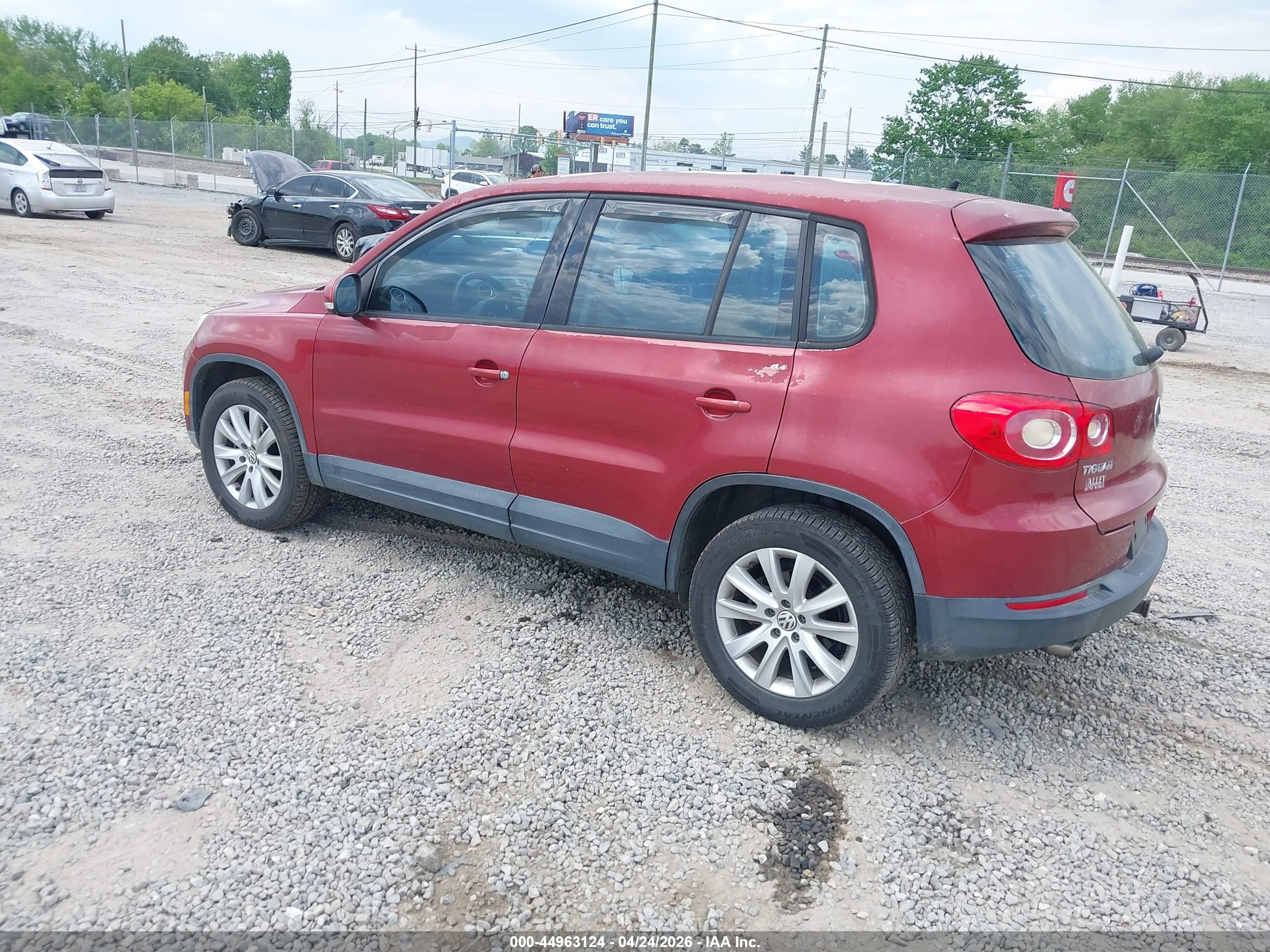 VOLKSWAGEN TIGUAN image 3