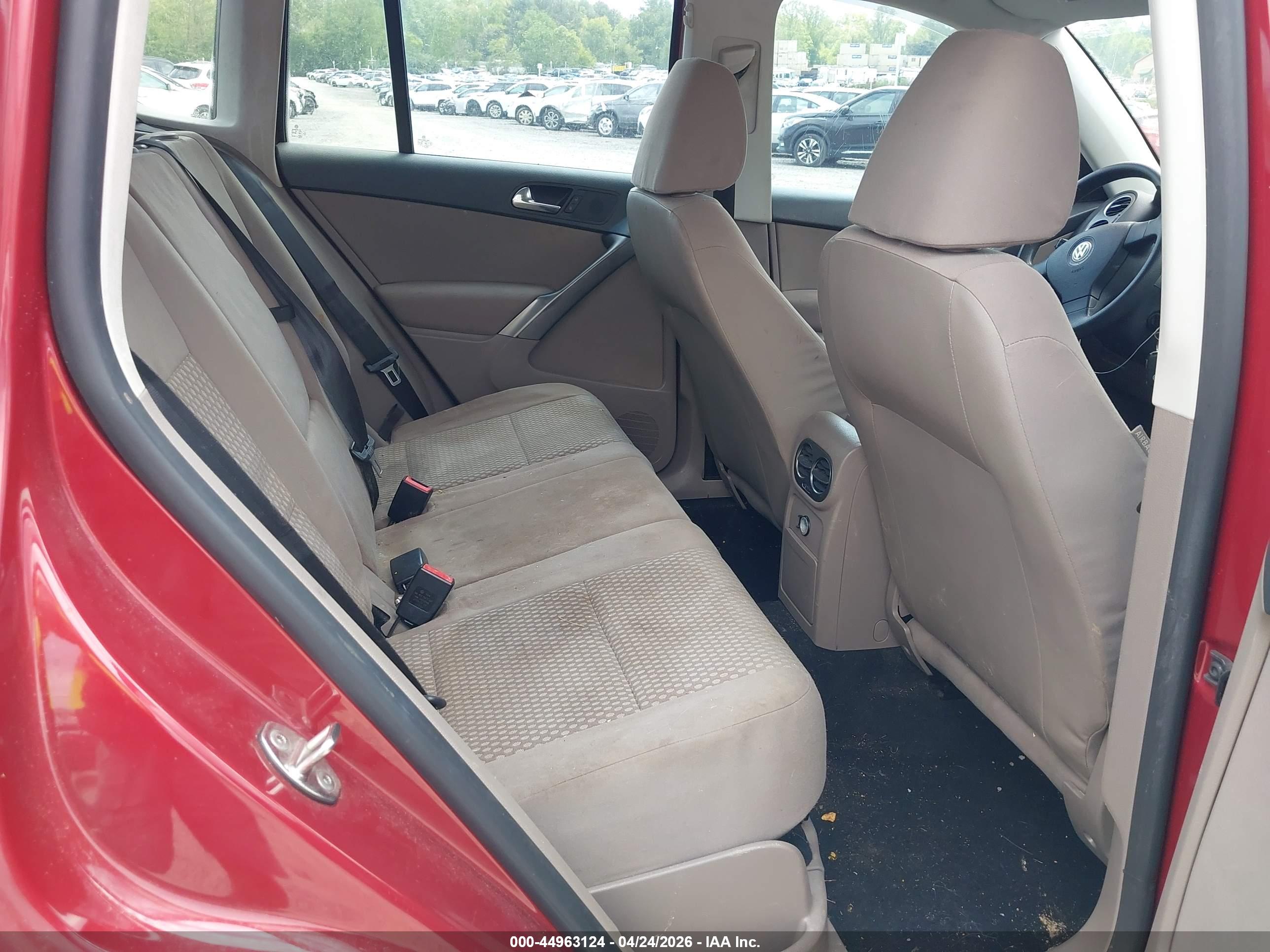 VOLKSWAGEN TIGUAN image 8