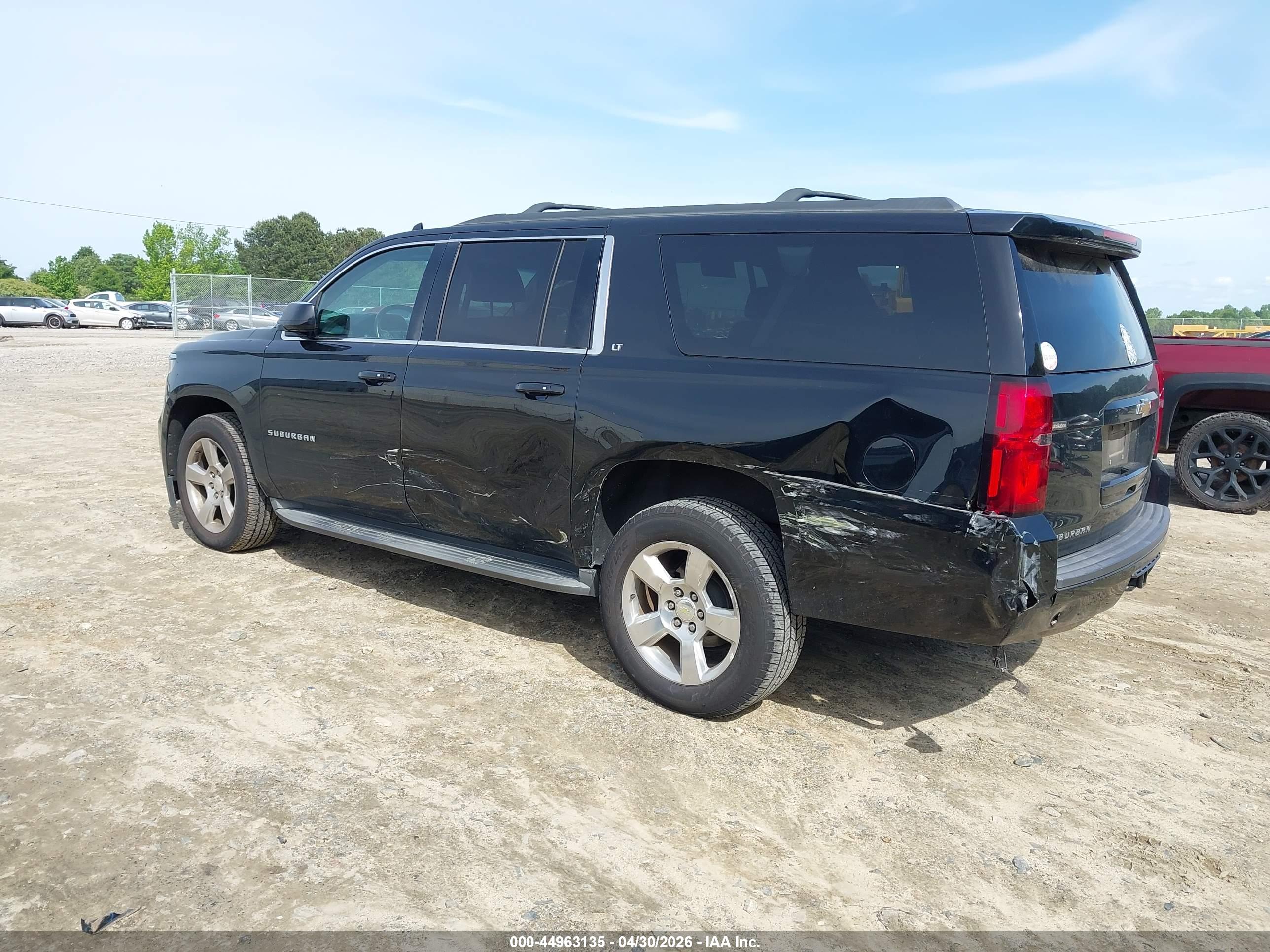 CHEVROLET SUBURBAN image 3