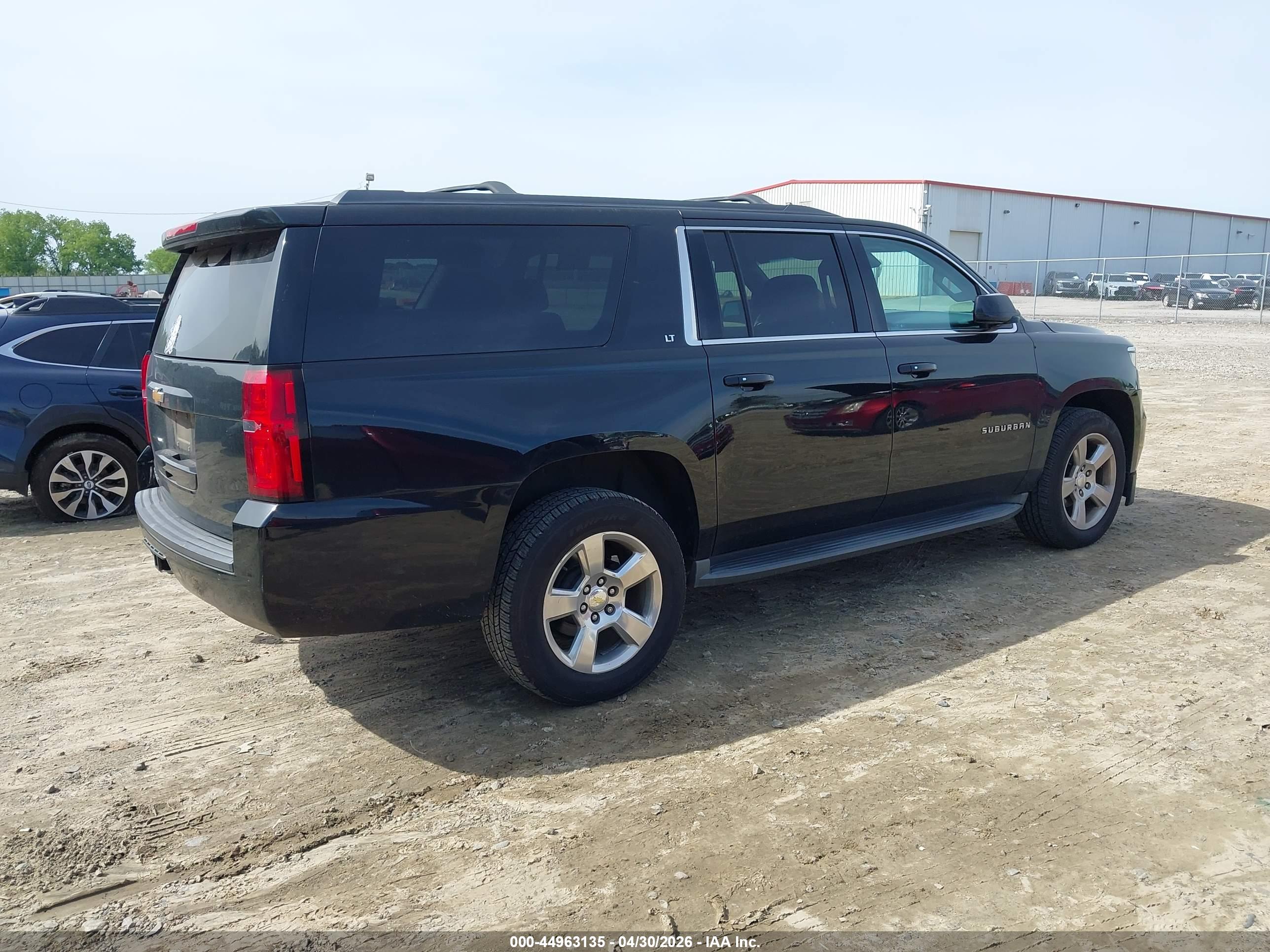 CHEVROLET SUBURBAN image 4