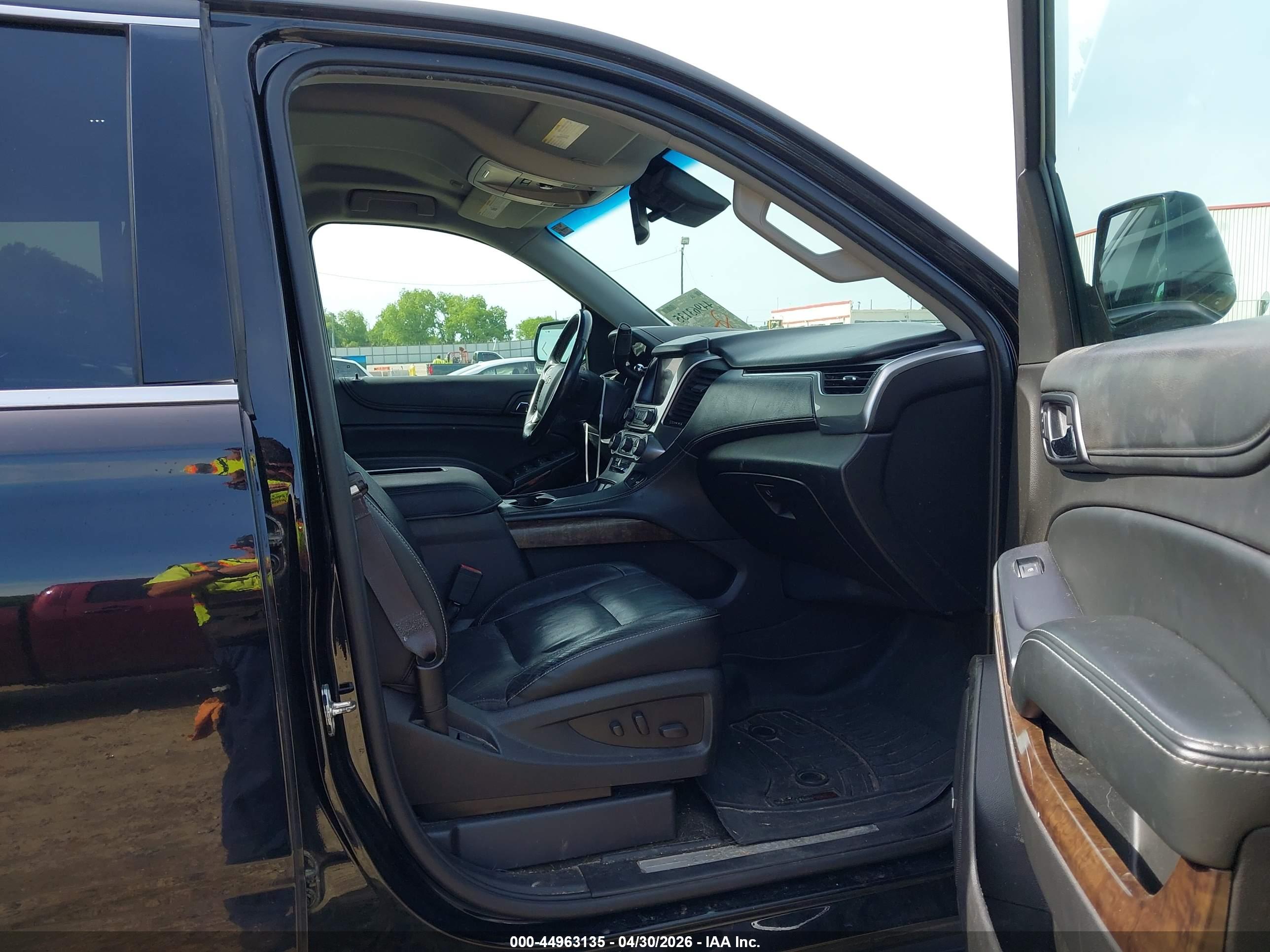 CHEVROLET SUBURBAN image 5