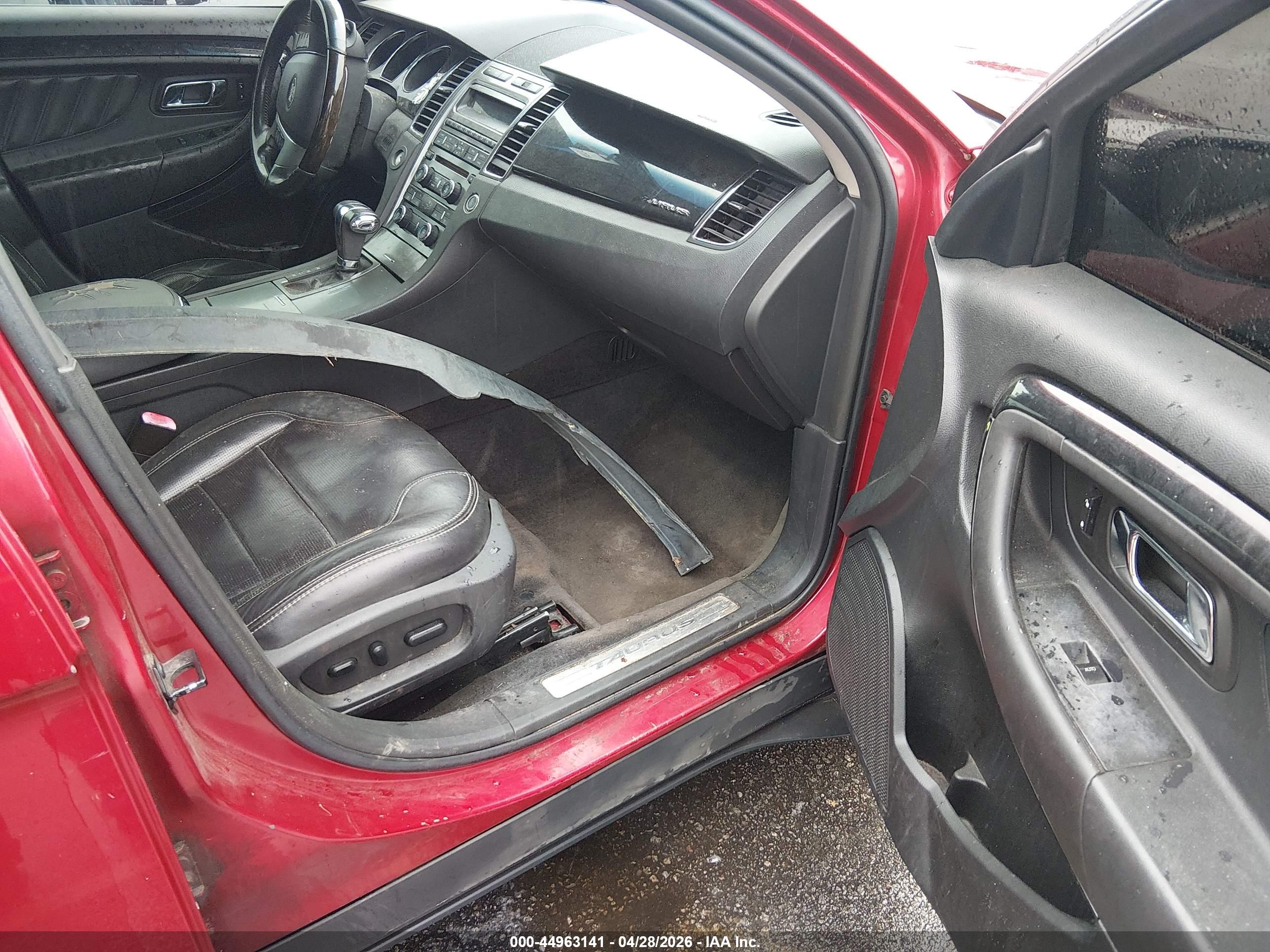 FORD TAURUS image 5