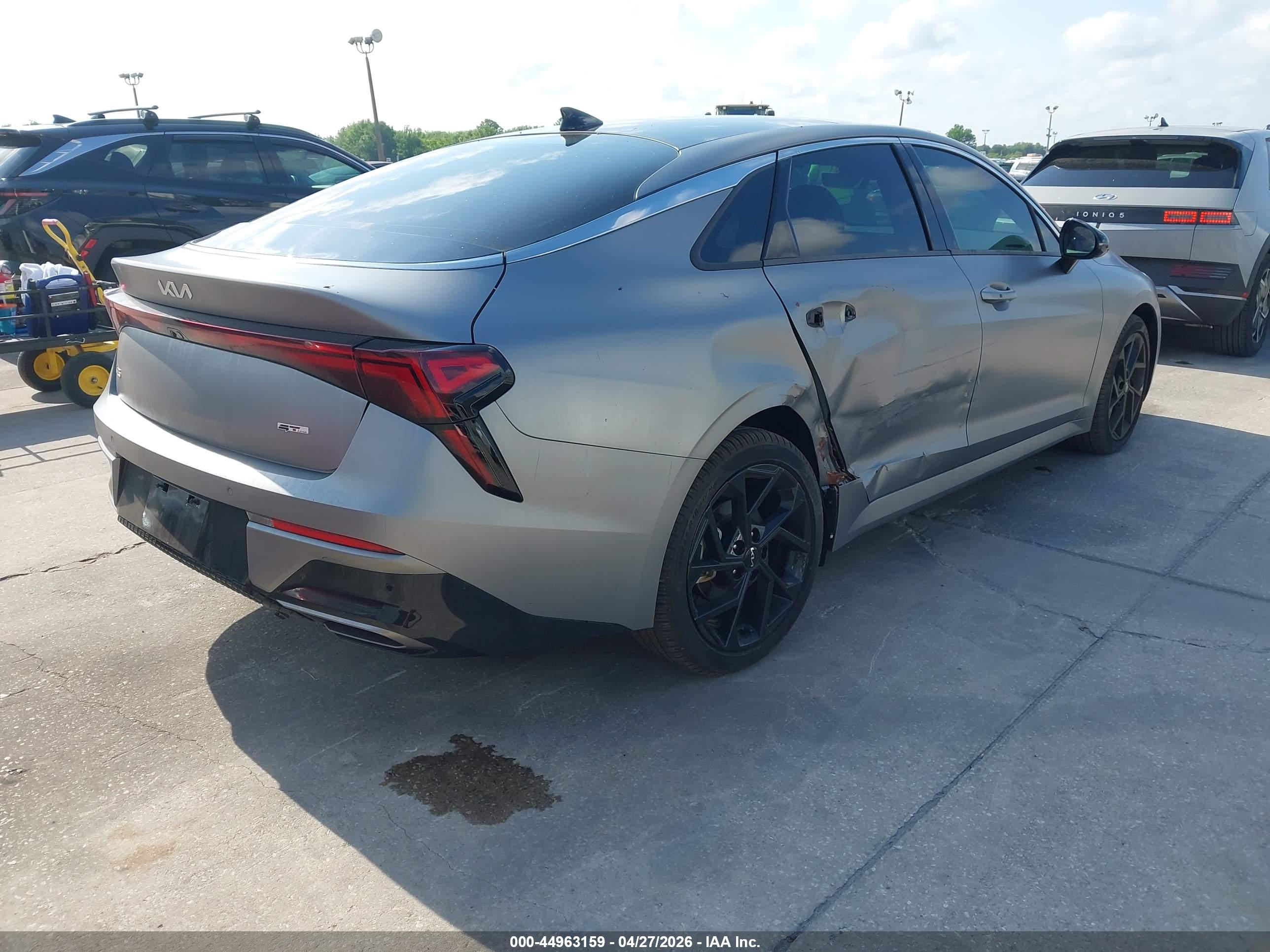 KIA K5 image 4