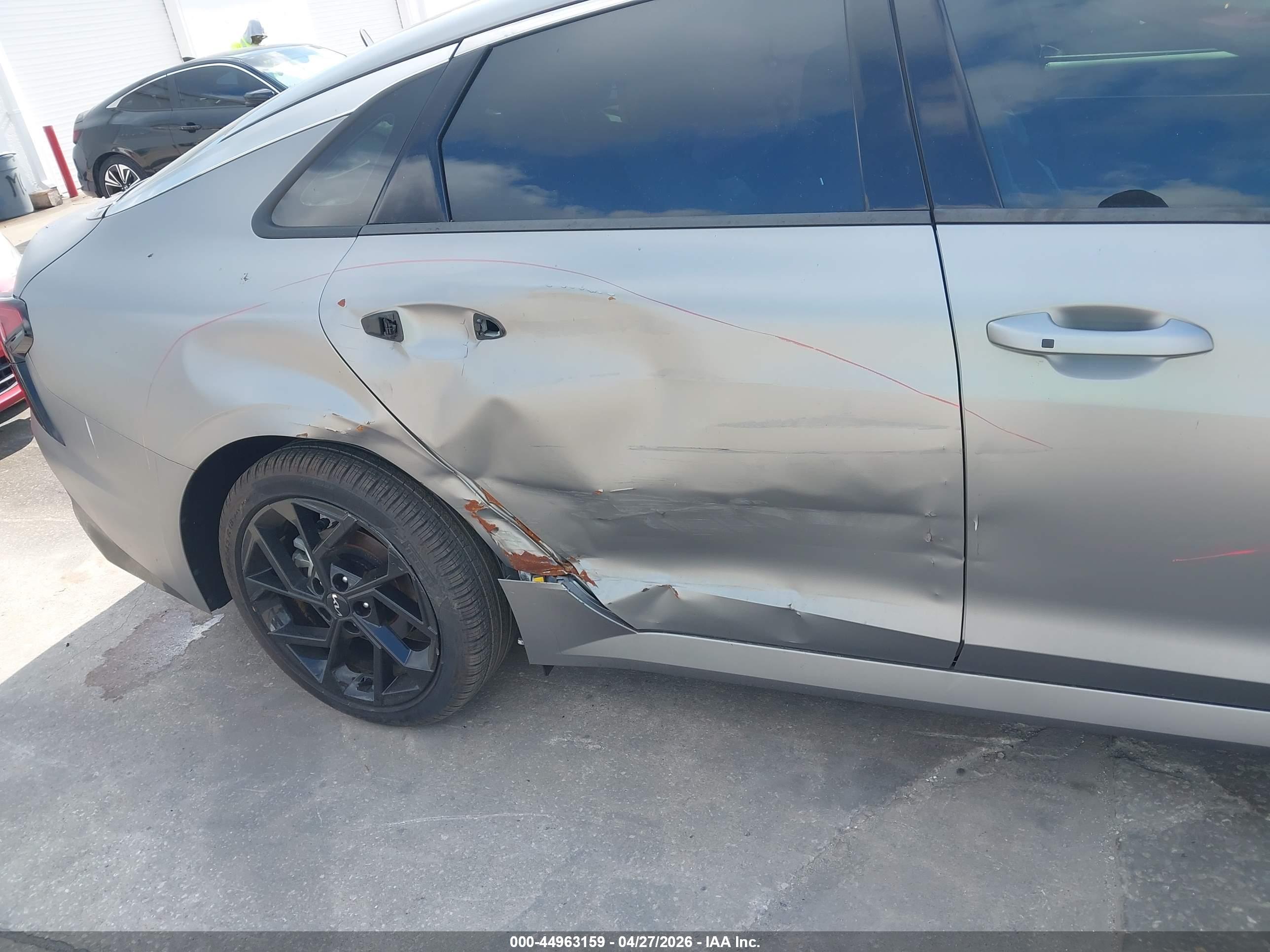 KIA K5 image 6