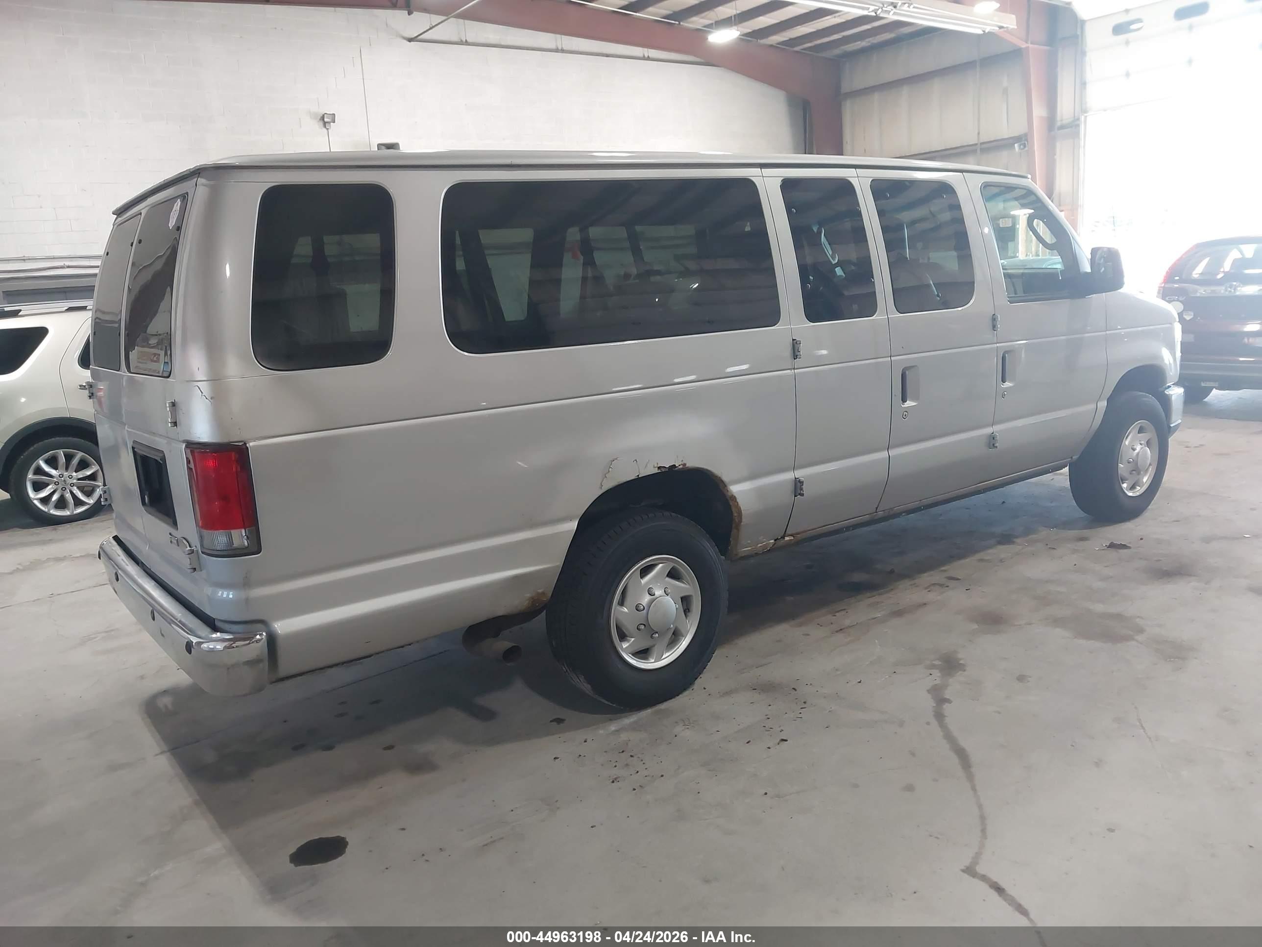 FORD E-350 image 4