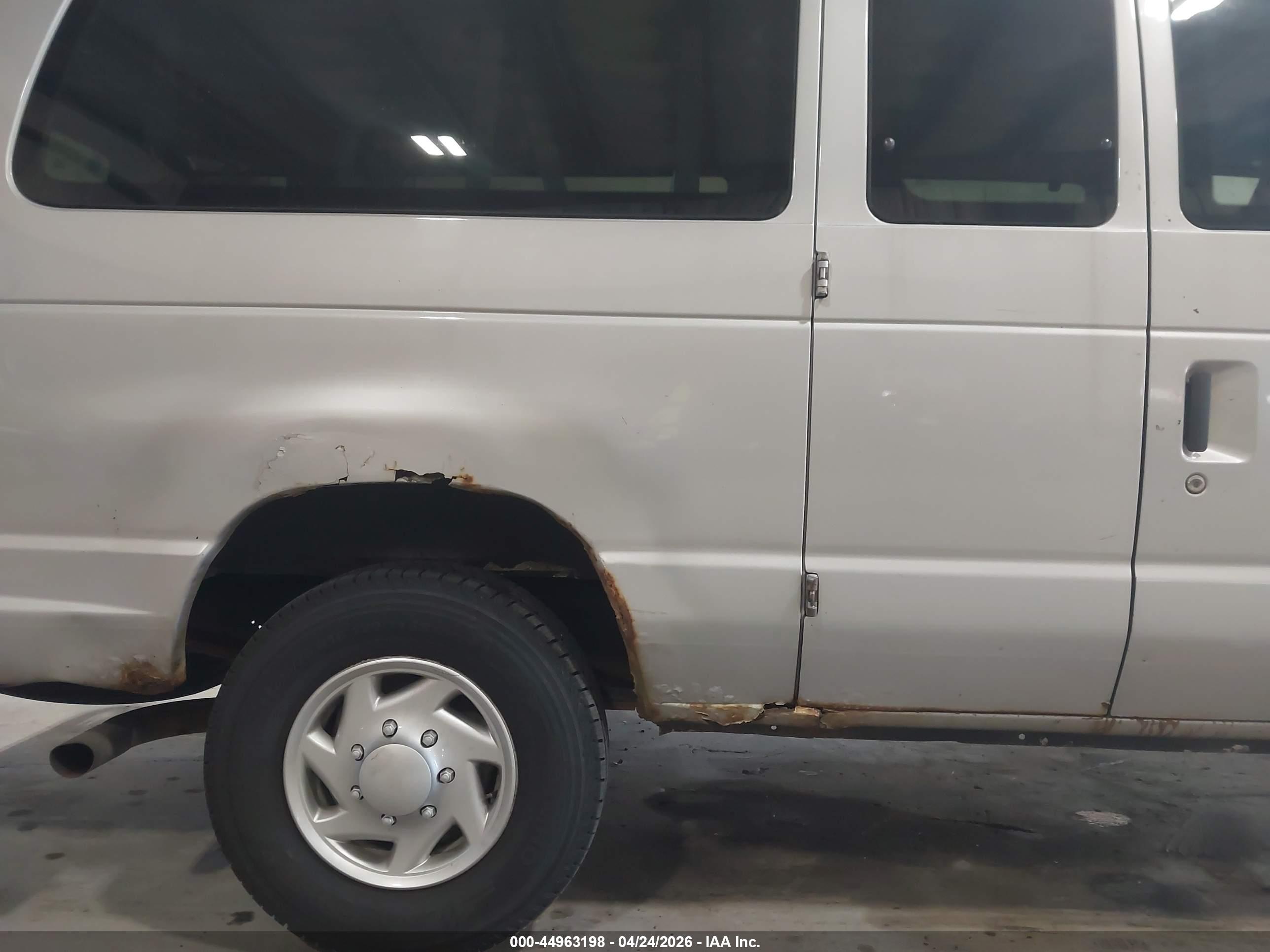 FORD E-350 image 6