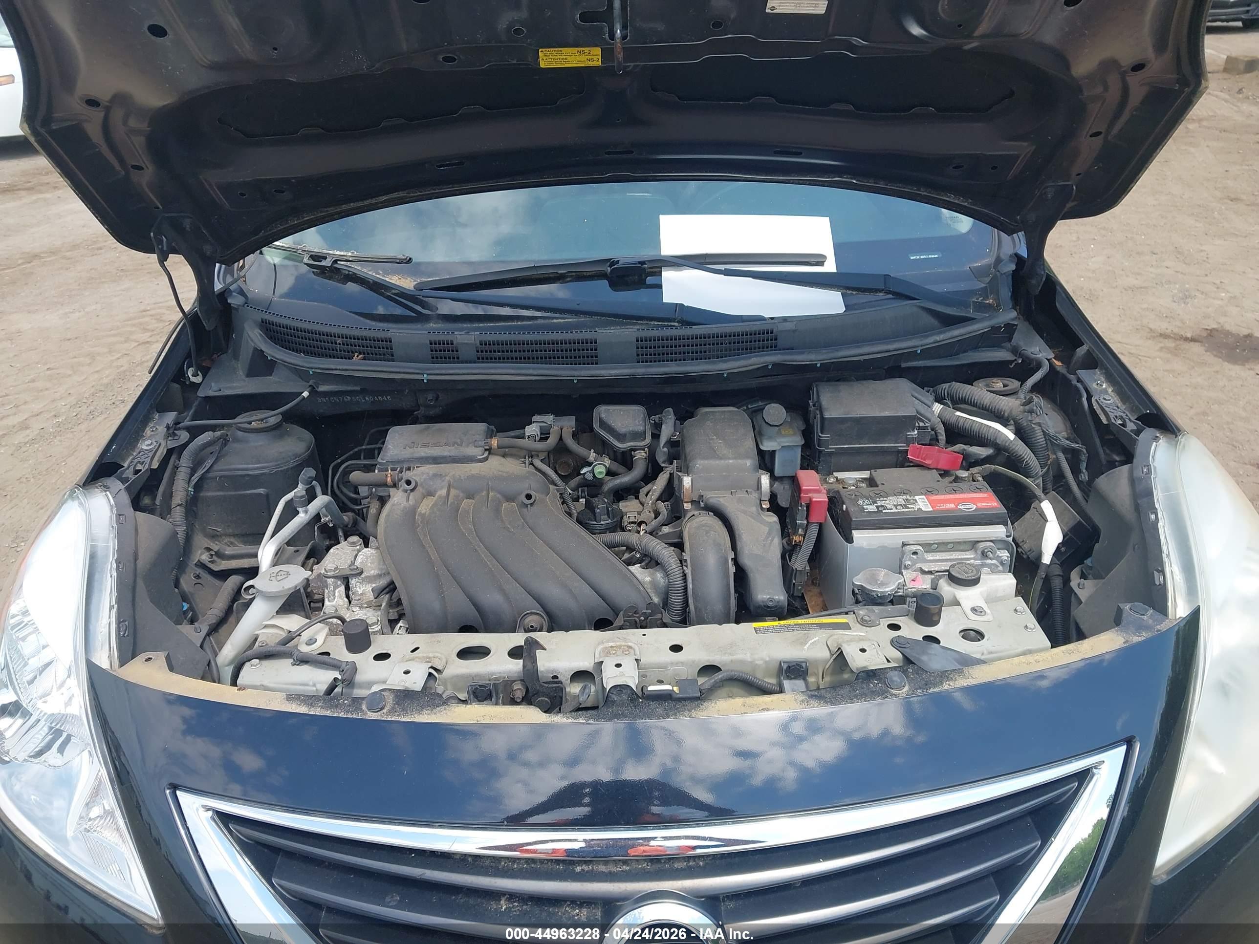 NISSAN VERSA image 10