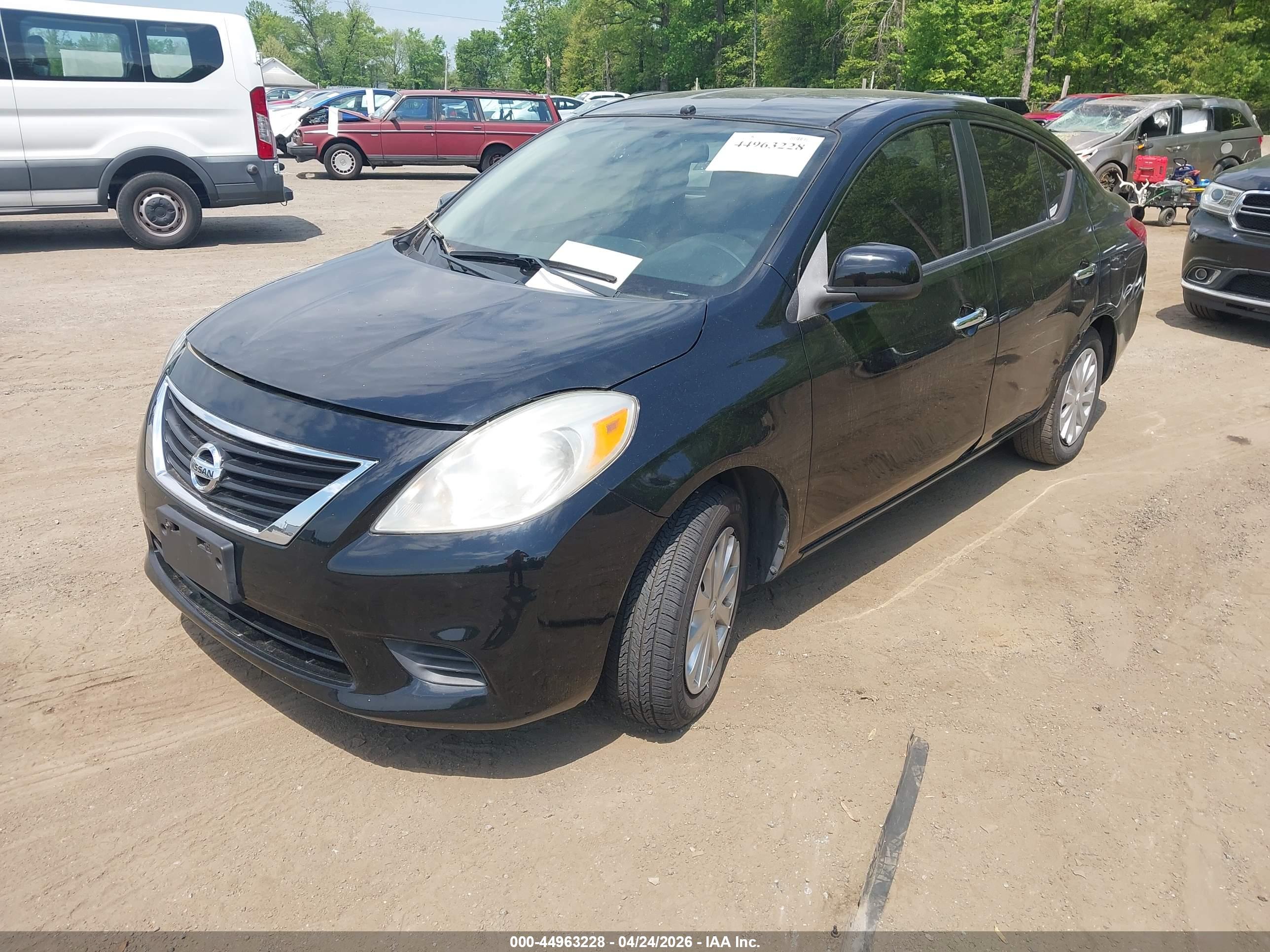 NISSAN VERSA image 2