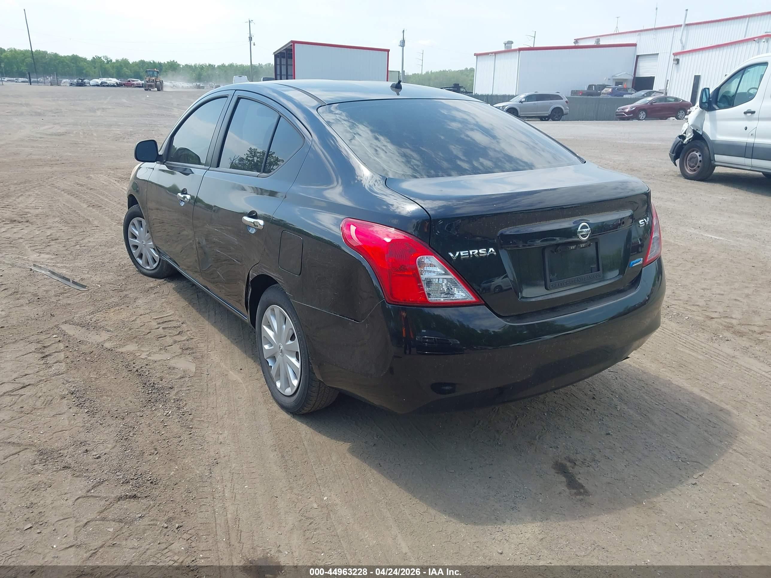 NISSAN VERSA image 3