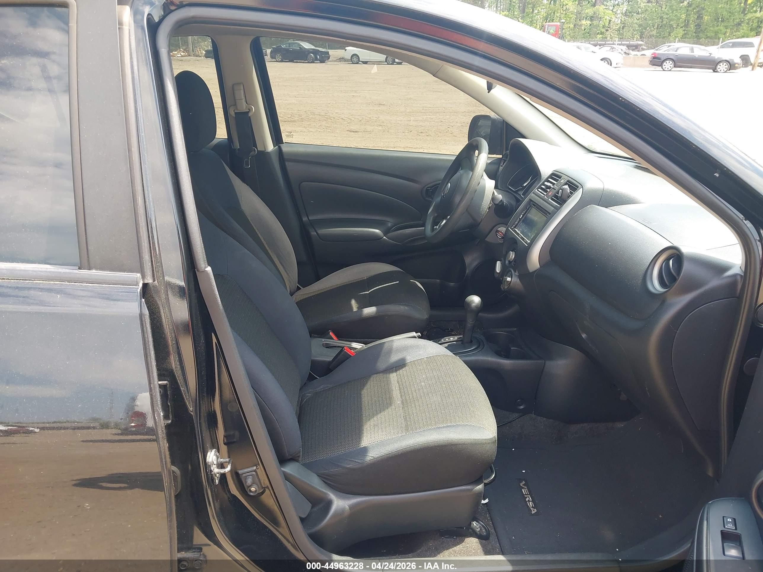 NISSAN VERSA image 5