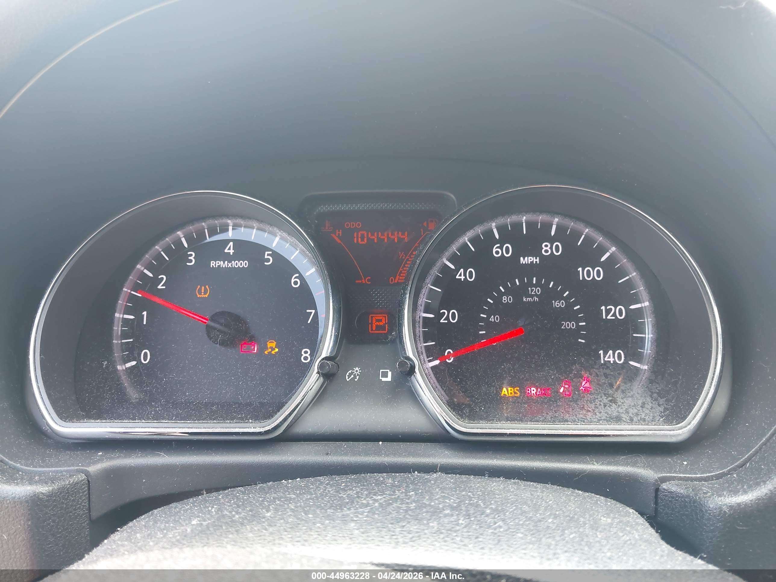 NISSAN VERSA image 7
