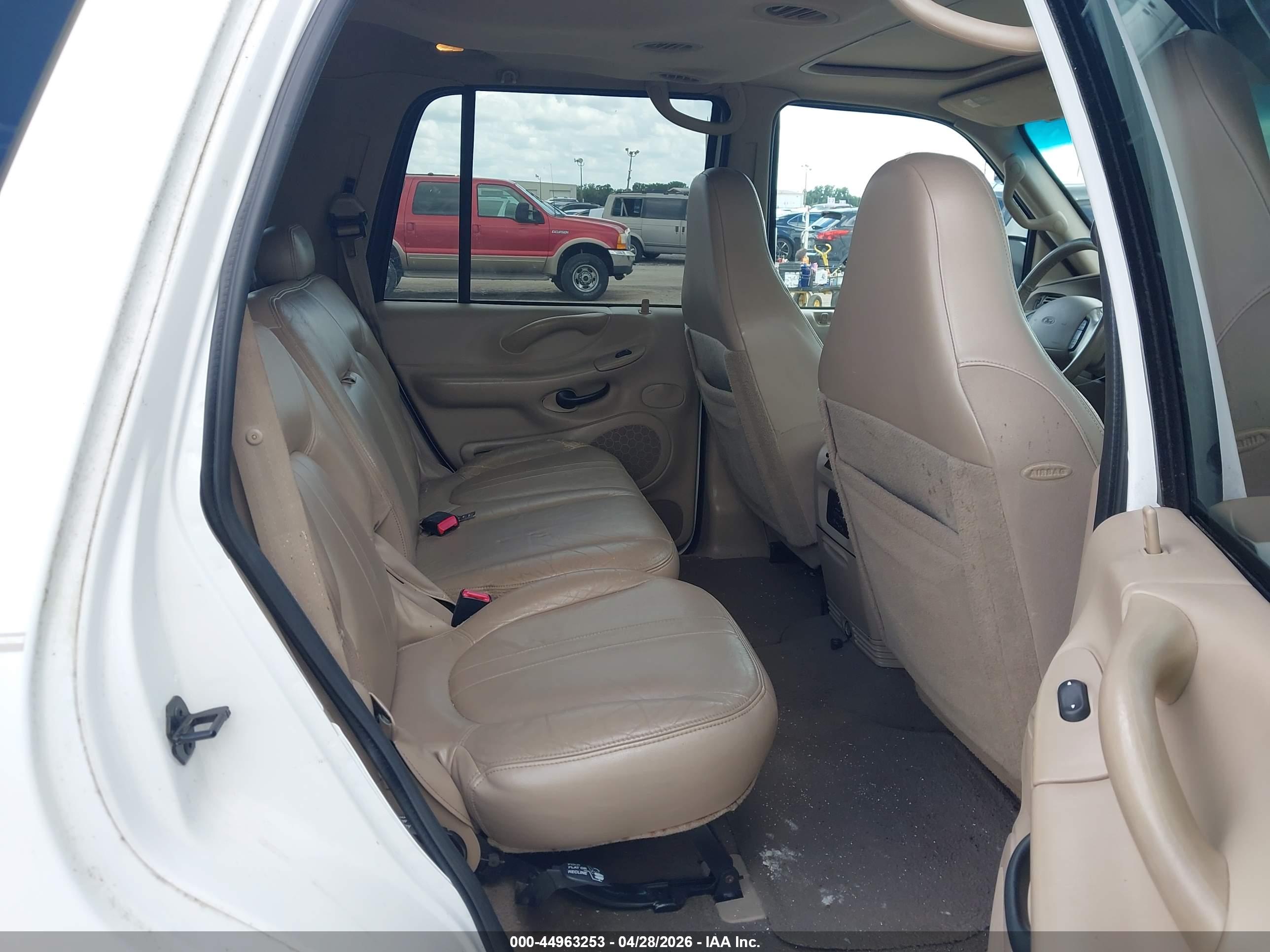FORD EXPEDITION image 8