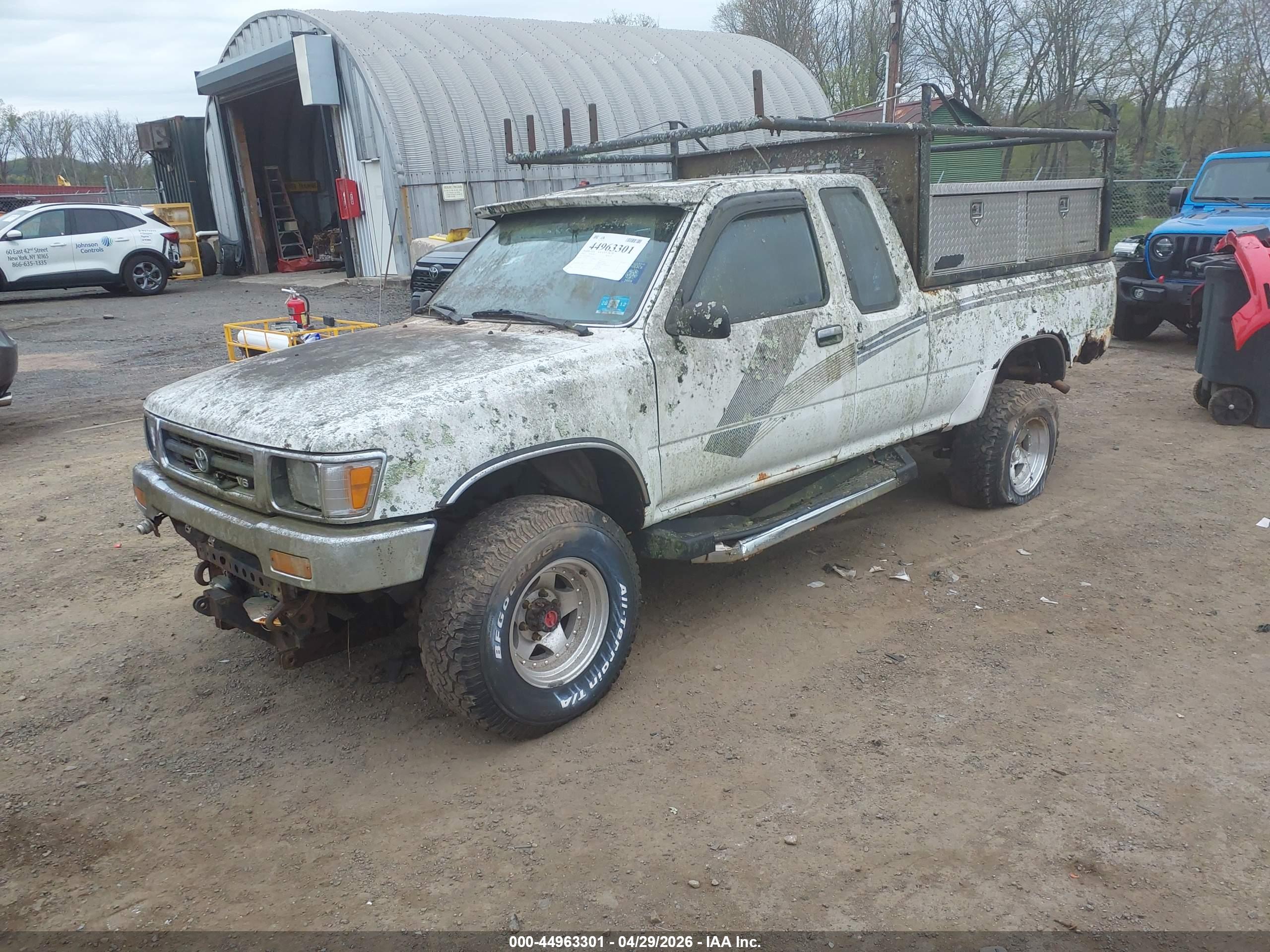 TOYOTA PICKUP image 2