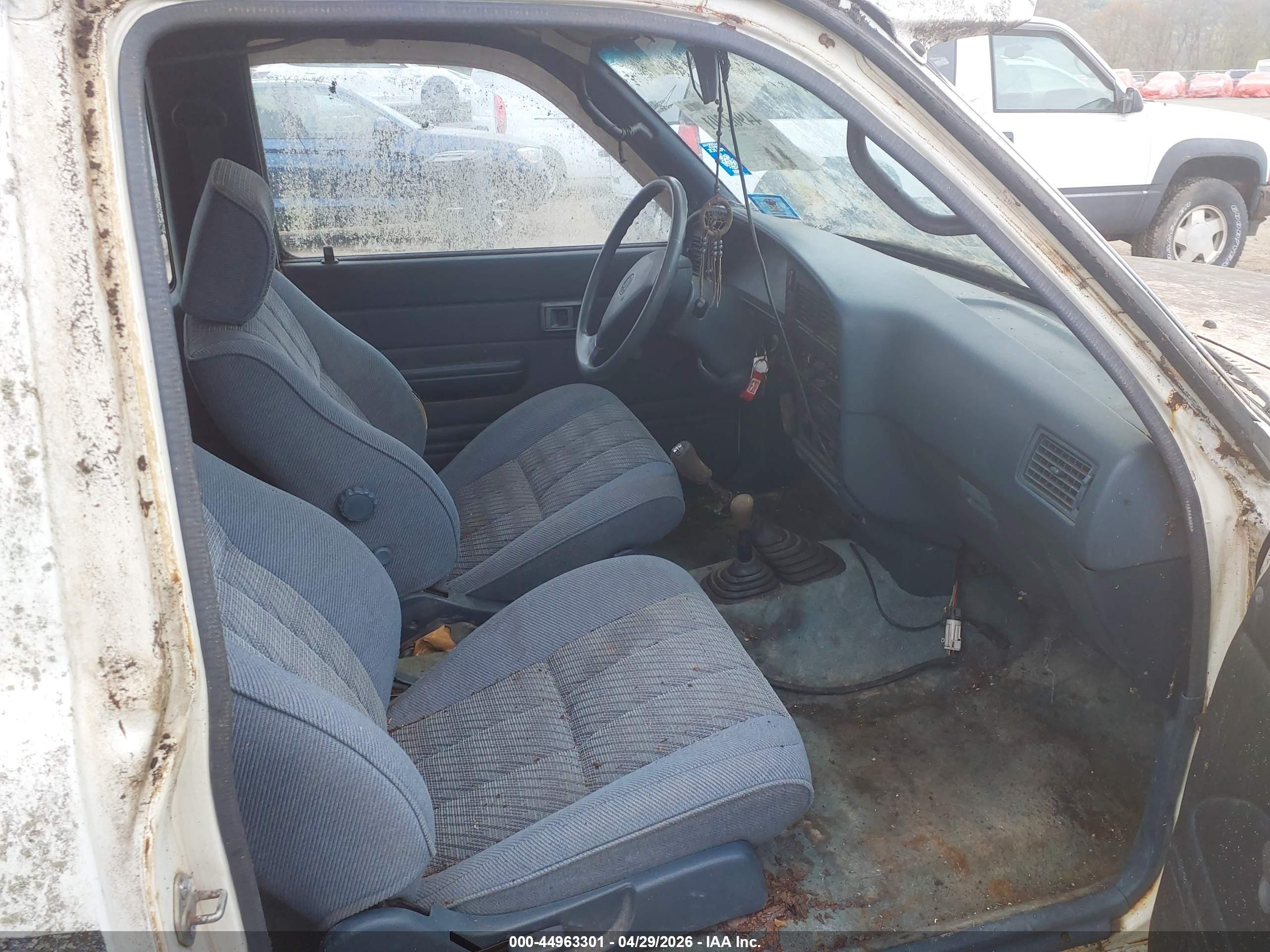 TOYOTA PICKUP image 5