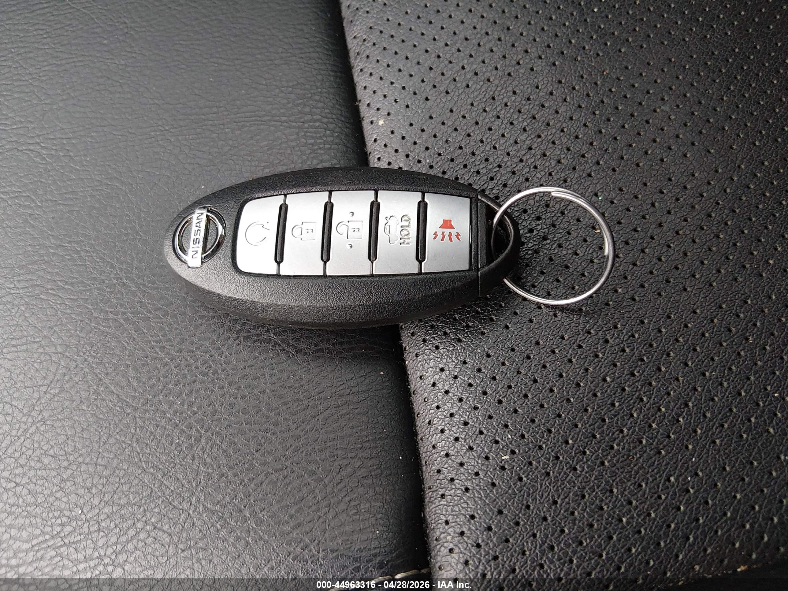 NISSAN MAXIMA image 11