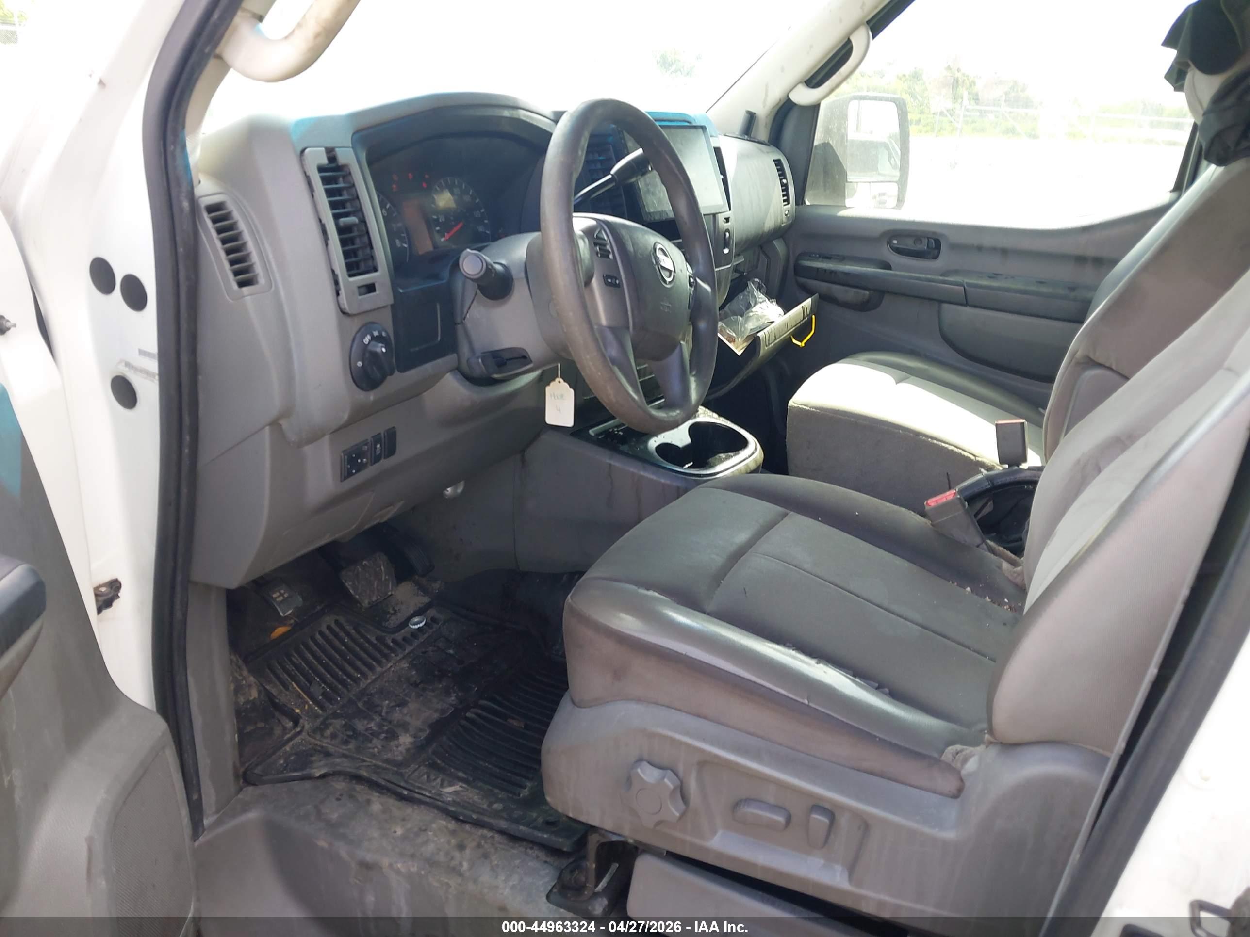 NISSAN NV image 5