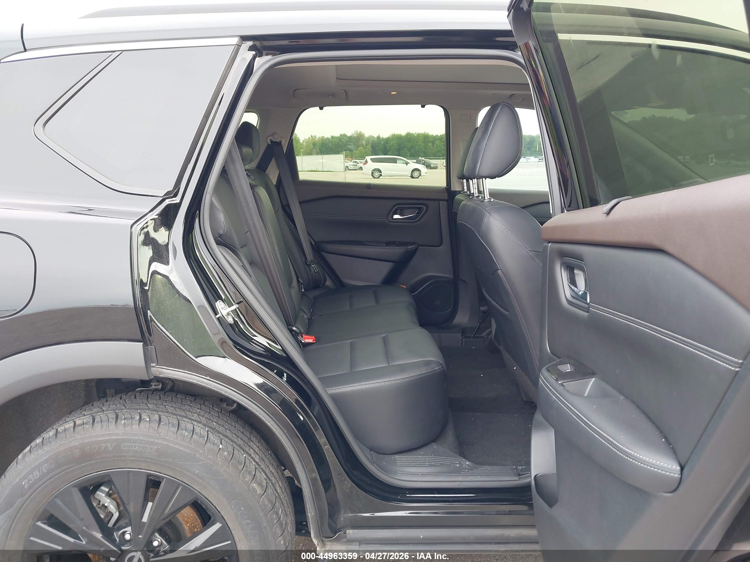 NISSAN ROGUE image 8