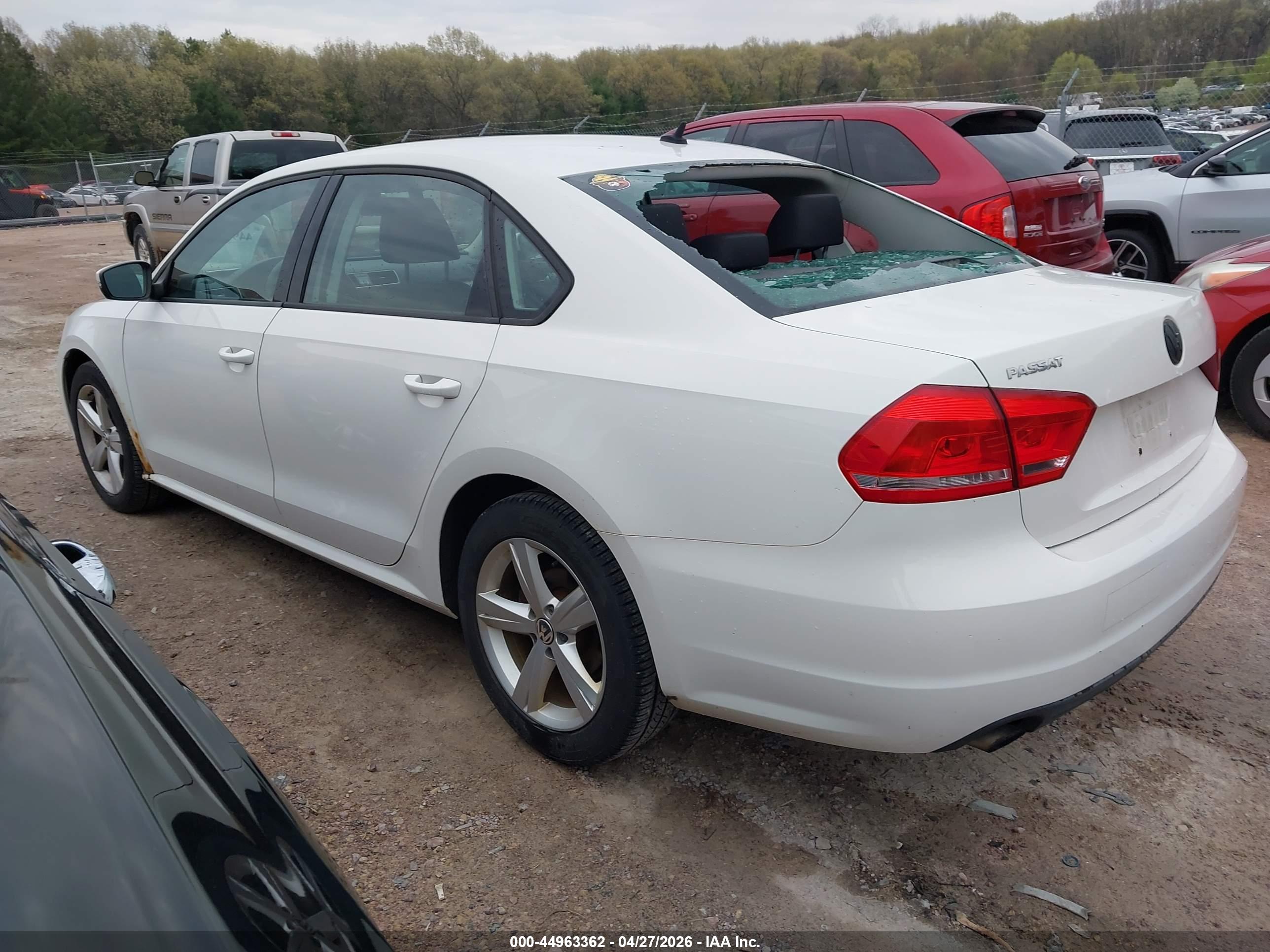 VOLKSWAGEN PASSAT image 3