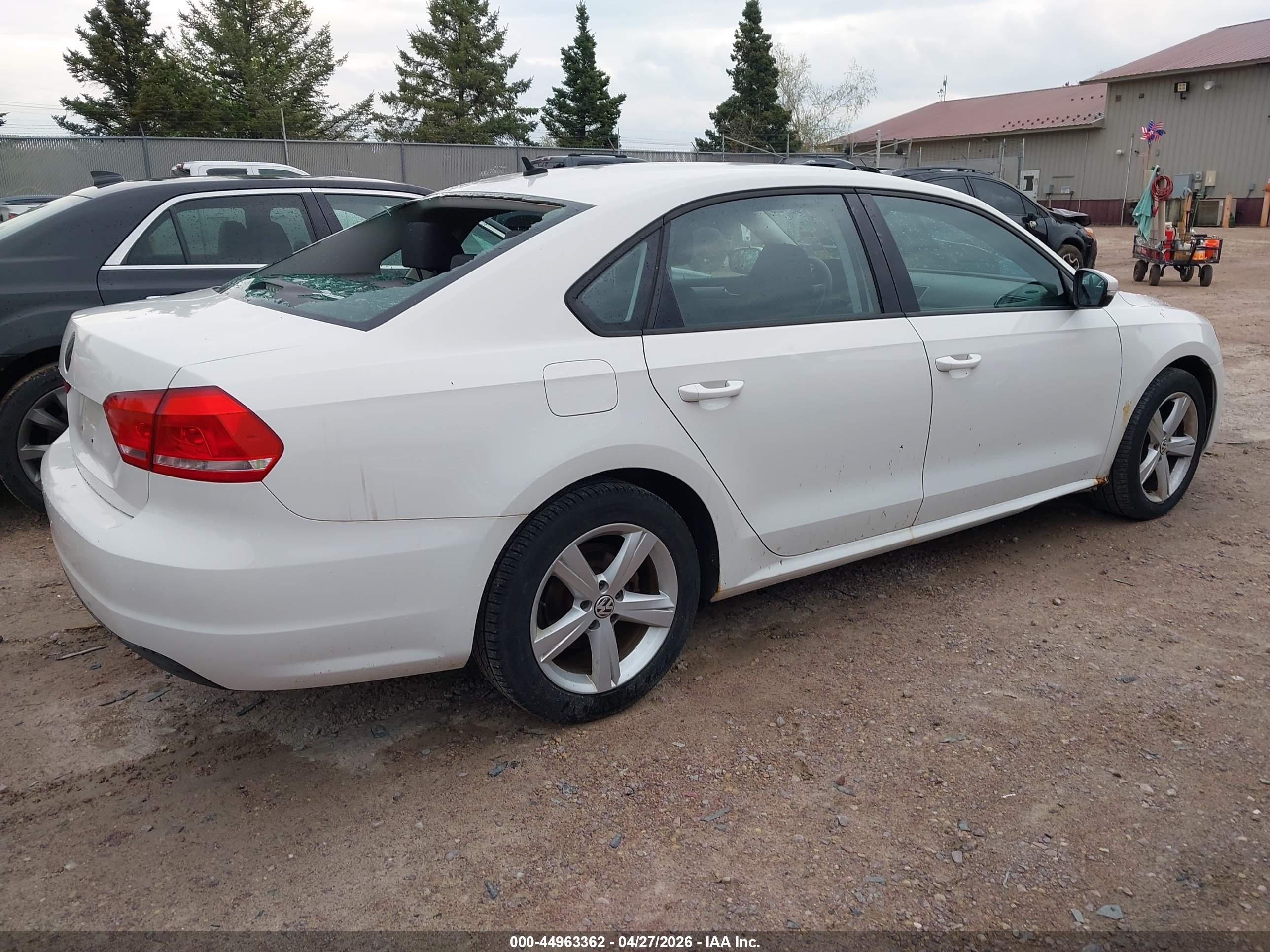 VOLKSWAGEN PASSAT image 4