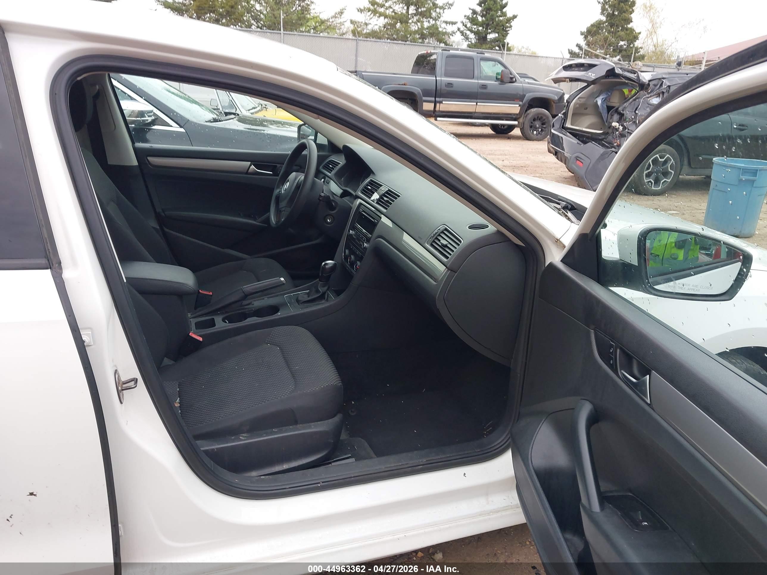 VOLKSWAGEN PASSAT image 5