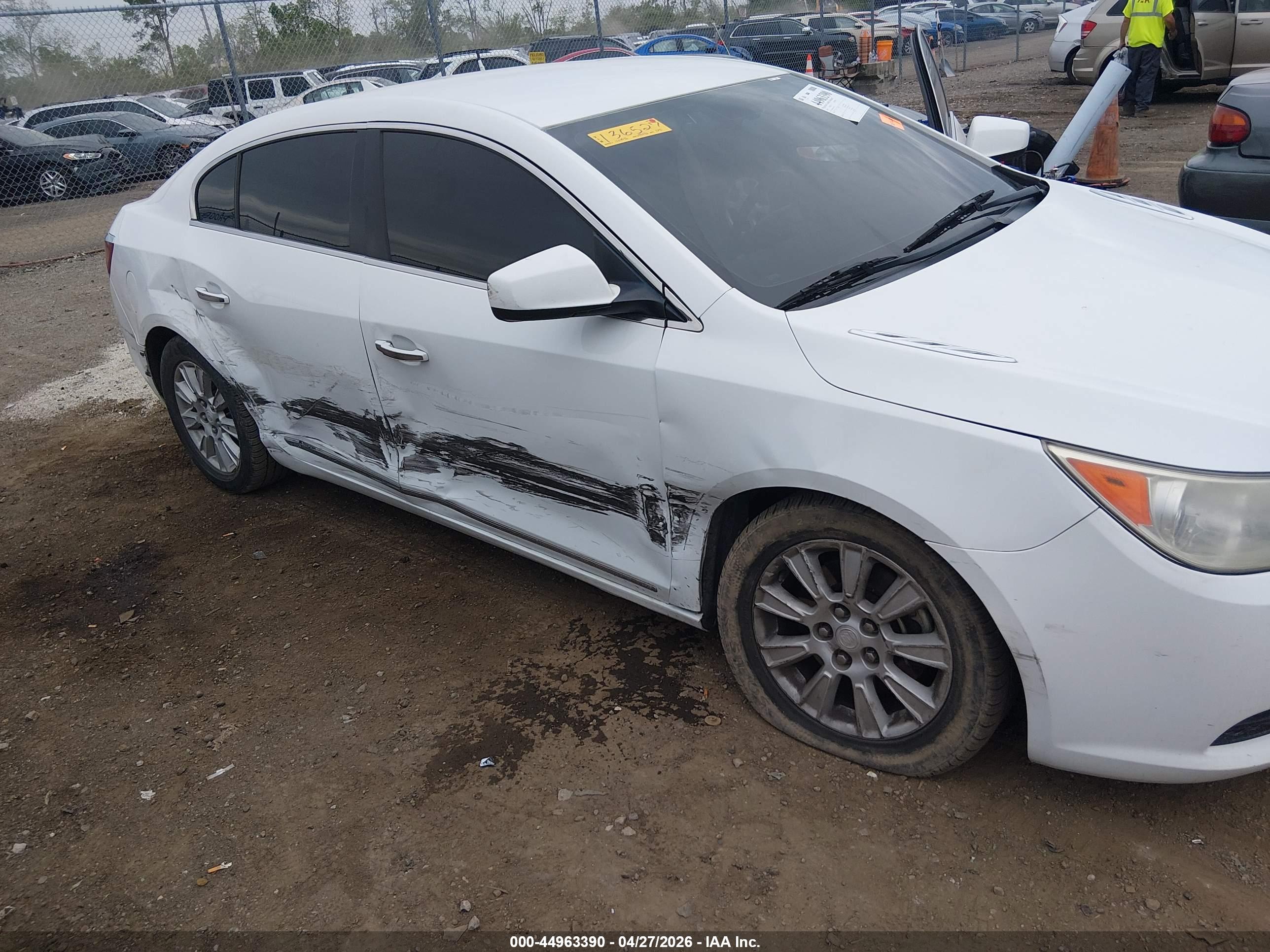 BUICK LACROSSE image 6