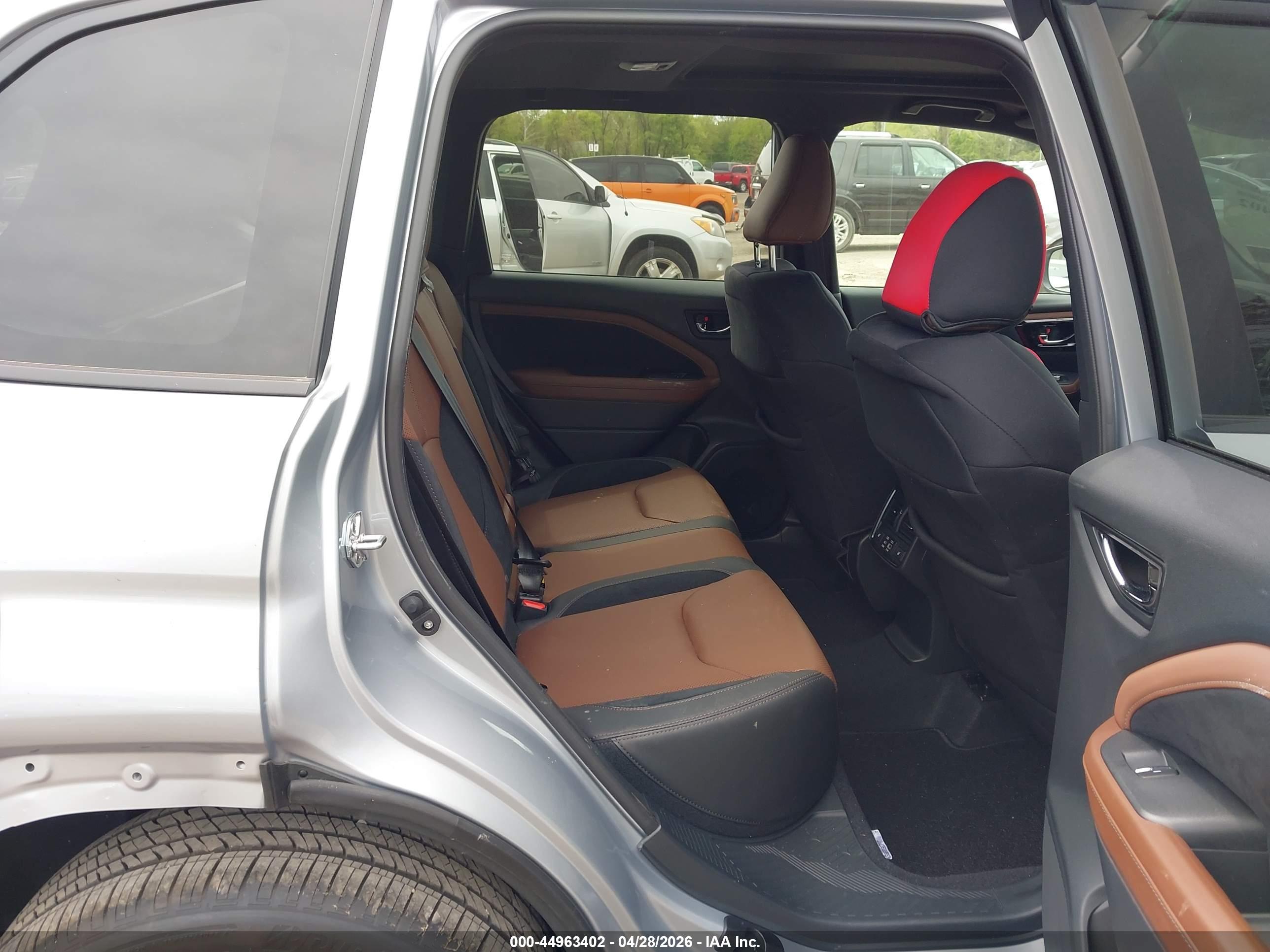 SUBARU FORESTER image 8