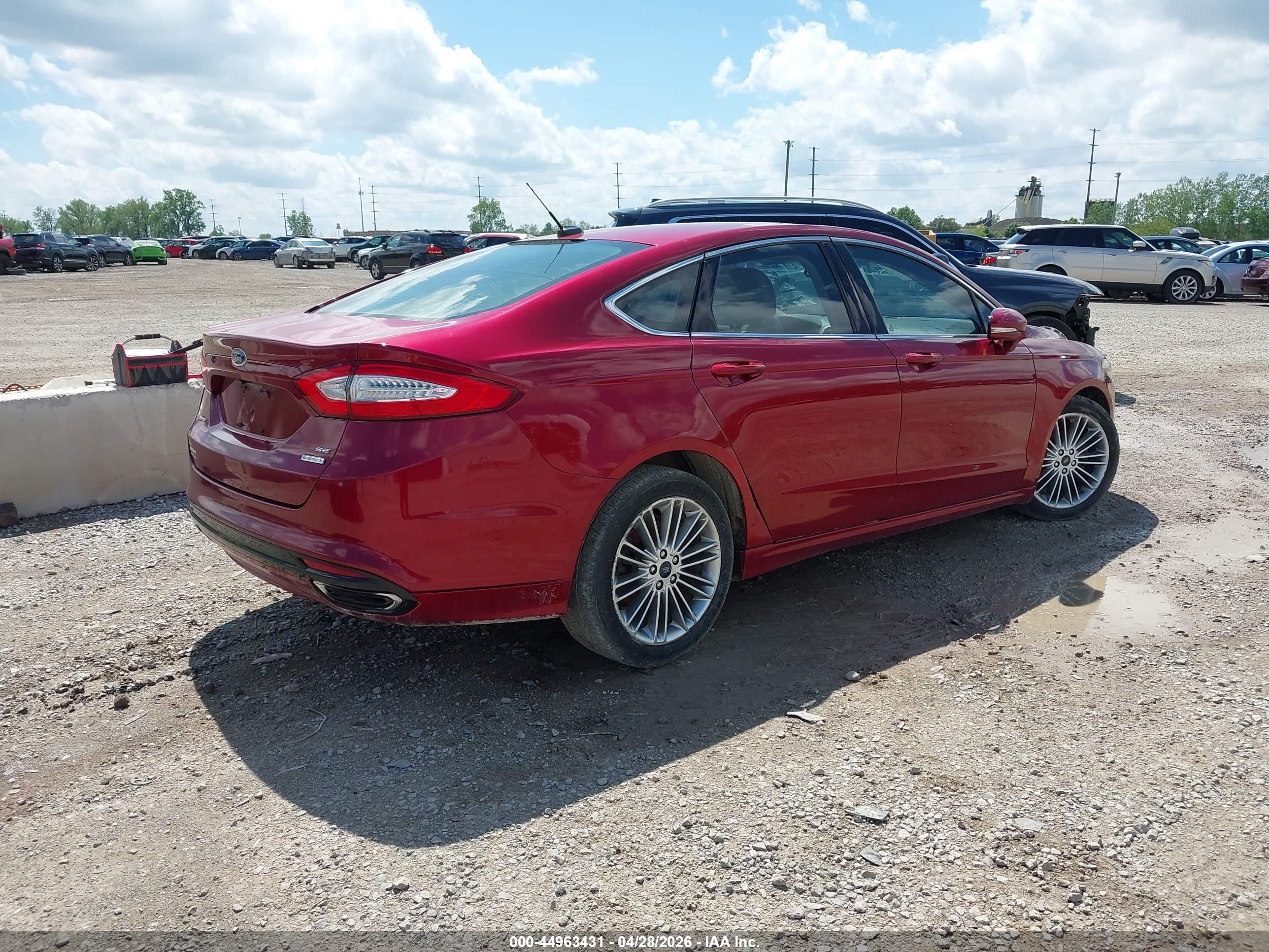 FORD FUSION image 4