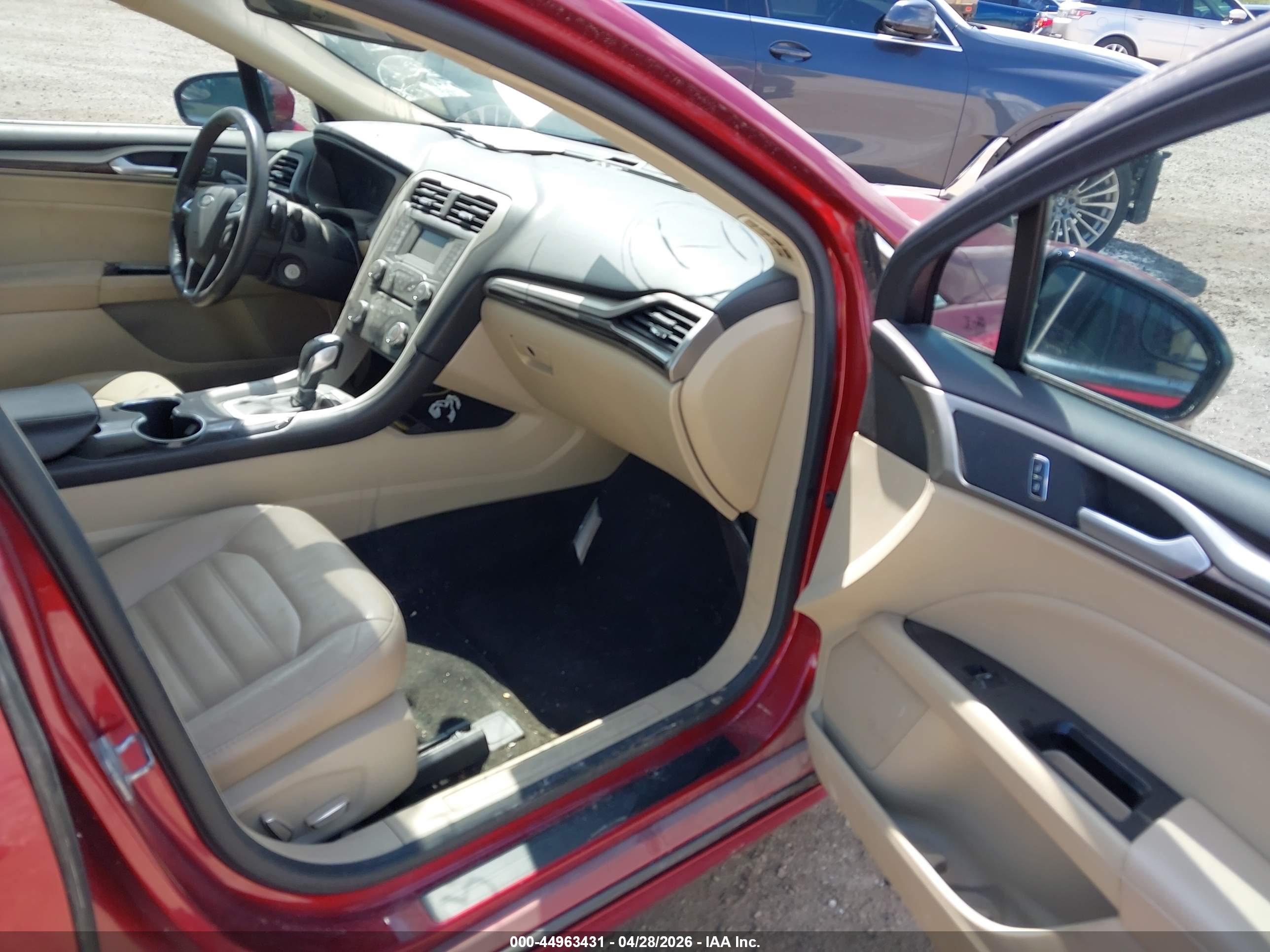 FORD FUSION image 5