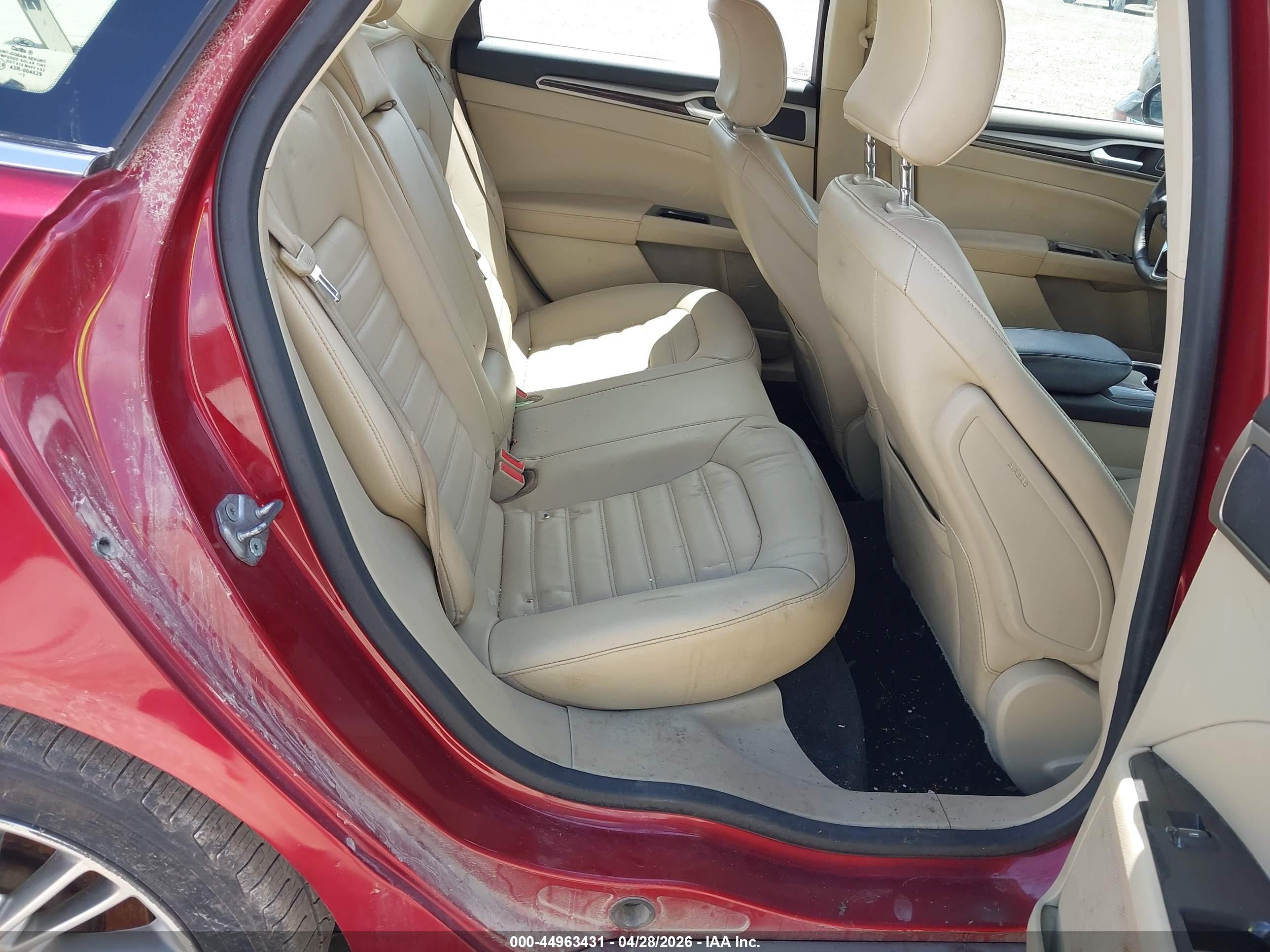 FORD FUSION image 8