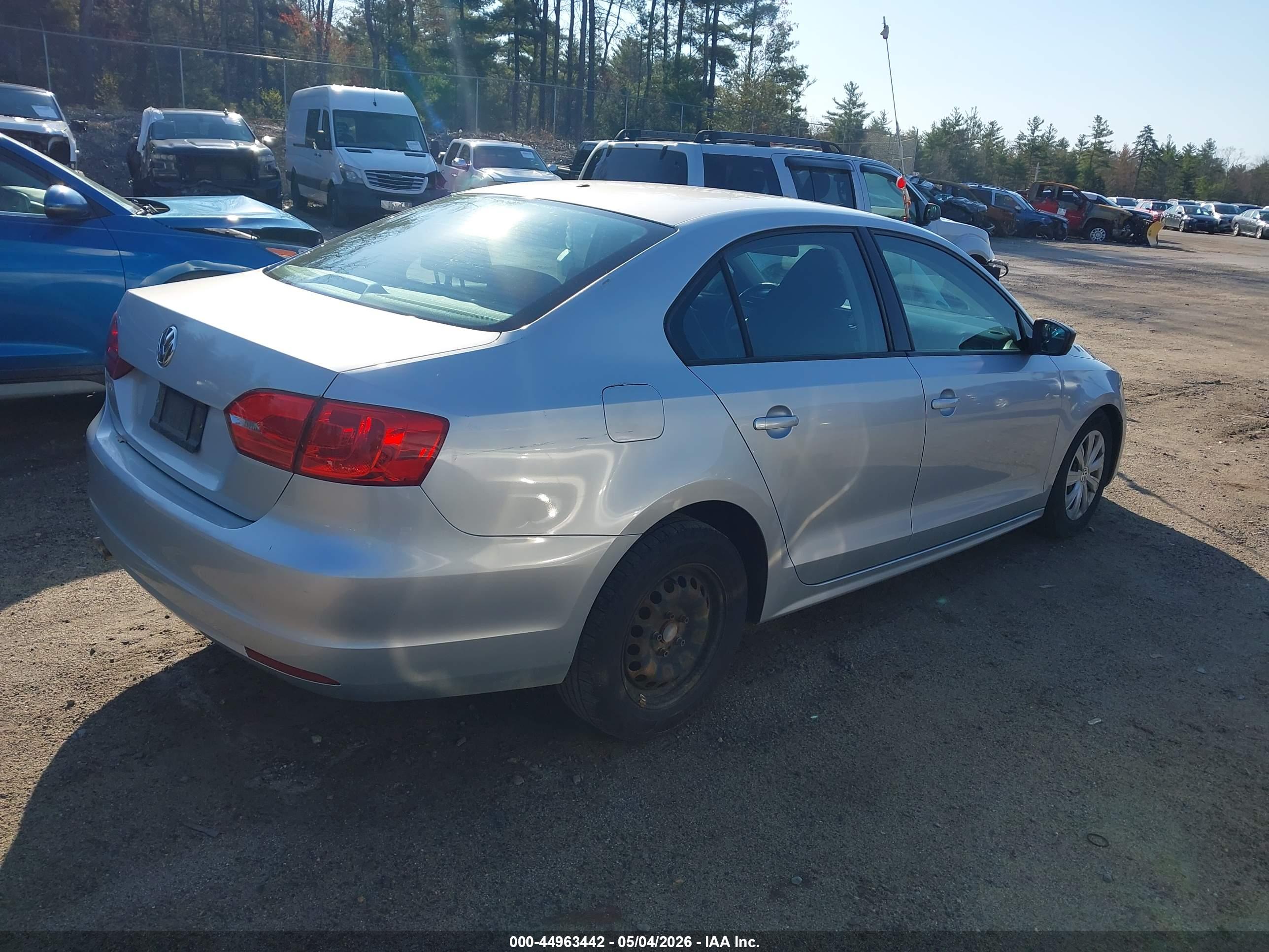 VOLKSWAGEN JETTA image 4