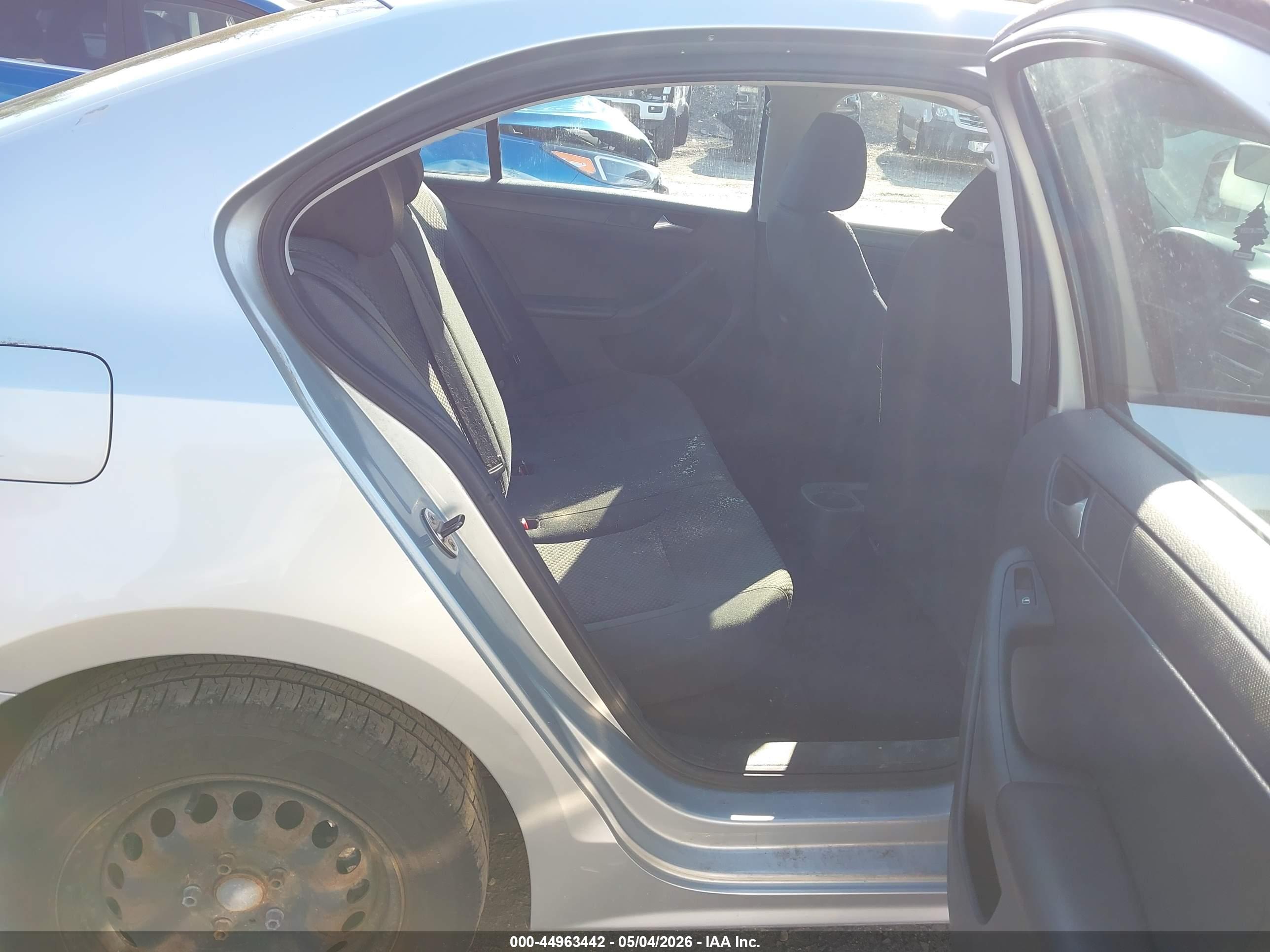 VOLKSWAGEN JETTA image 8