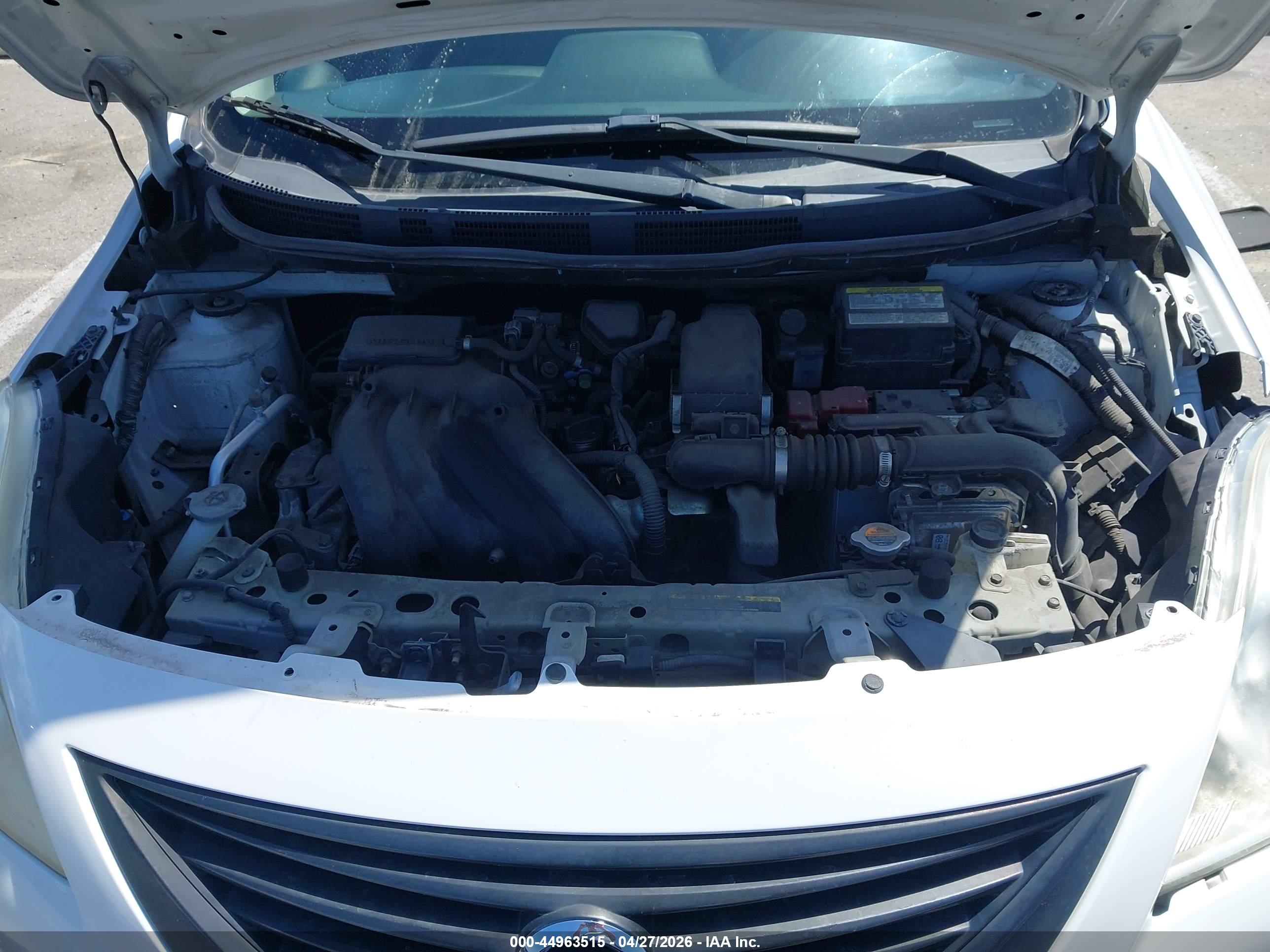NISSAN VERSA image 10