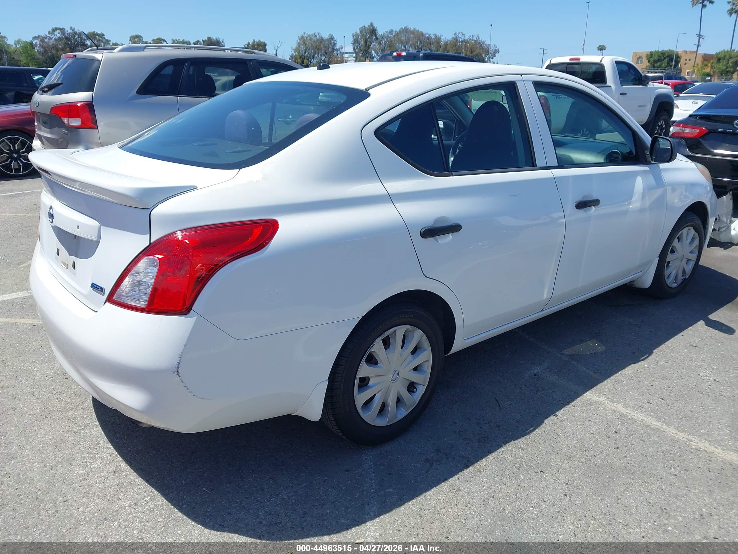 NISSAN VERSA image 4
