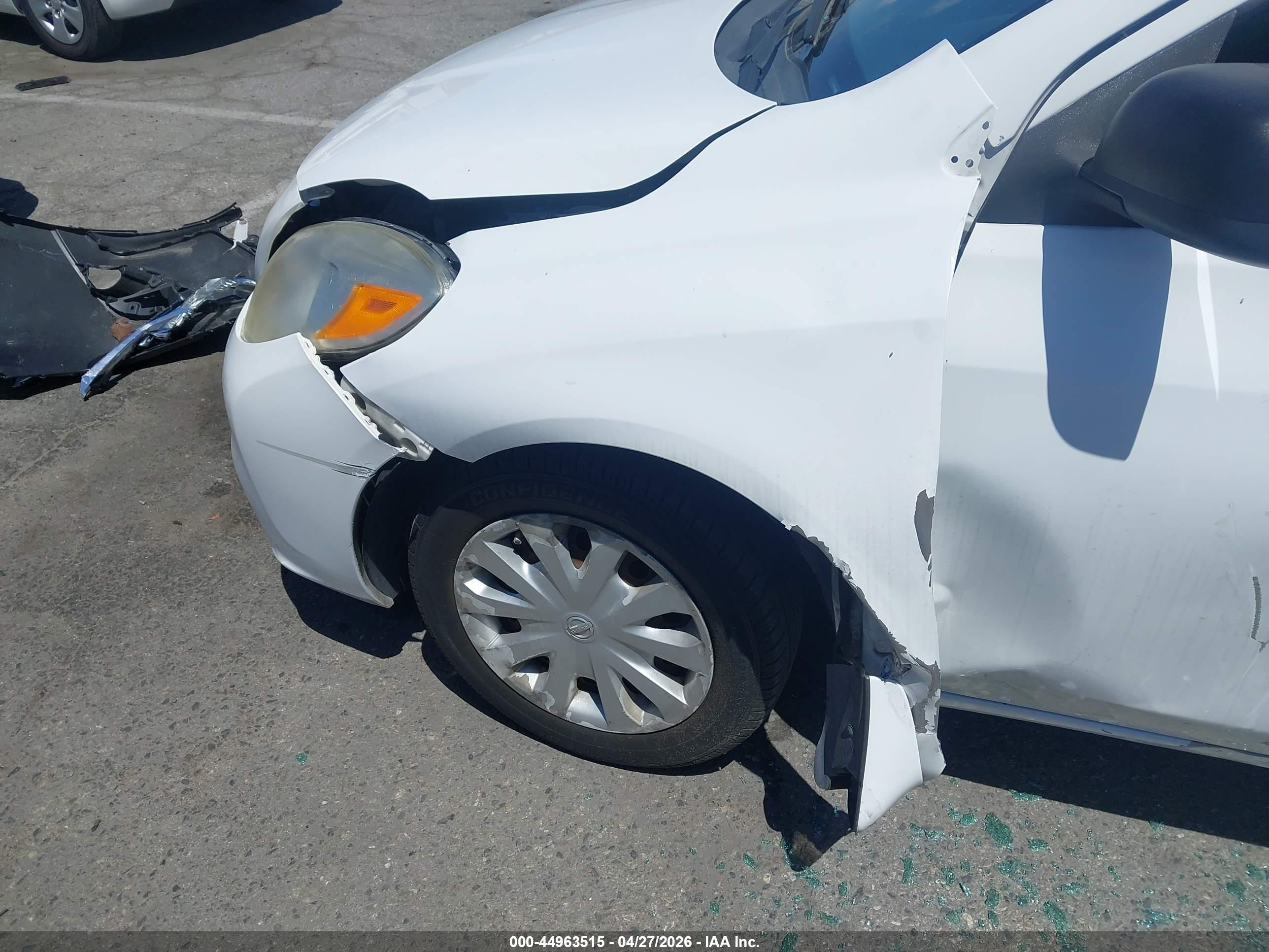 NISSAN VERSA image 6
