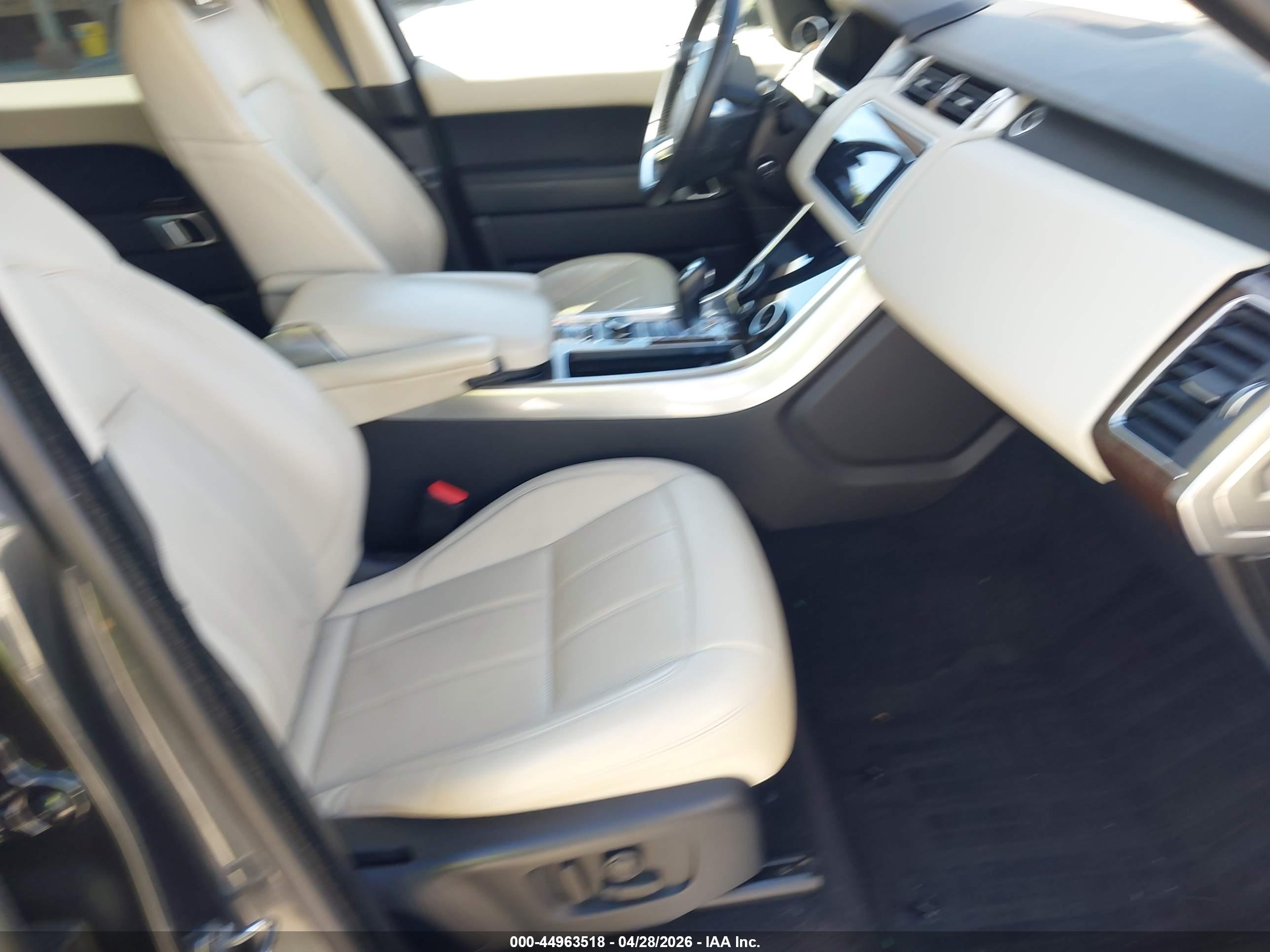 LAND ROVER image 5