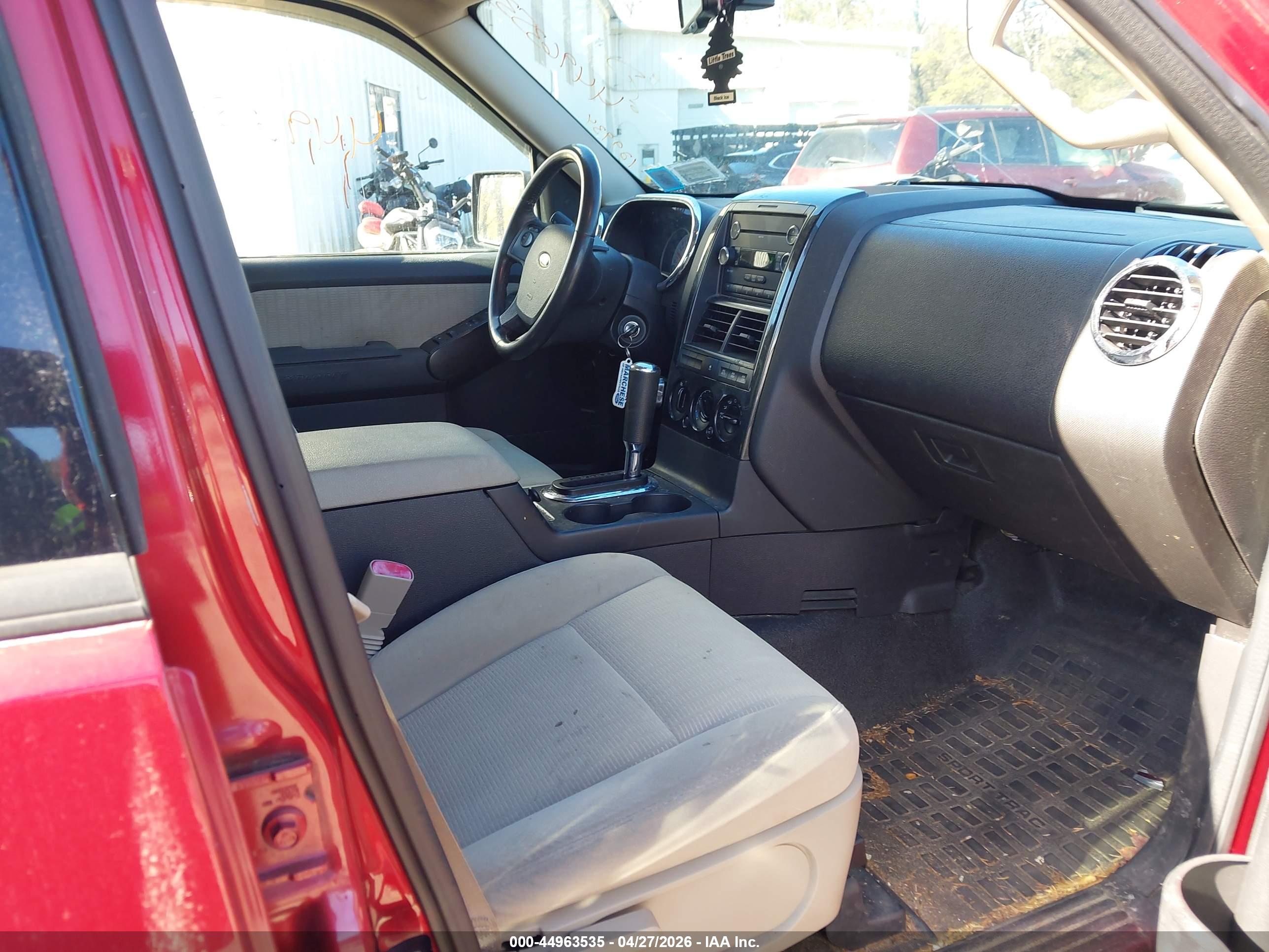 FORD EXPLORER image 5