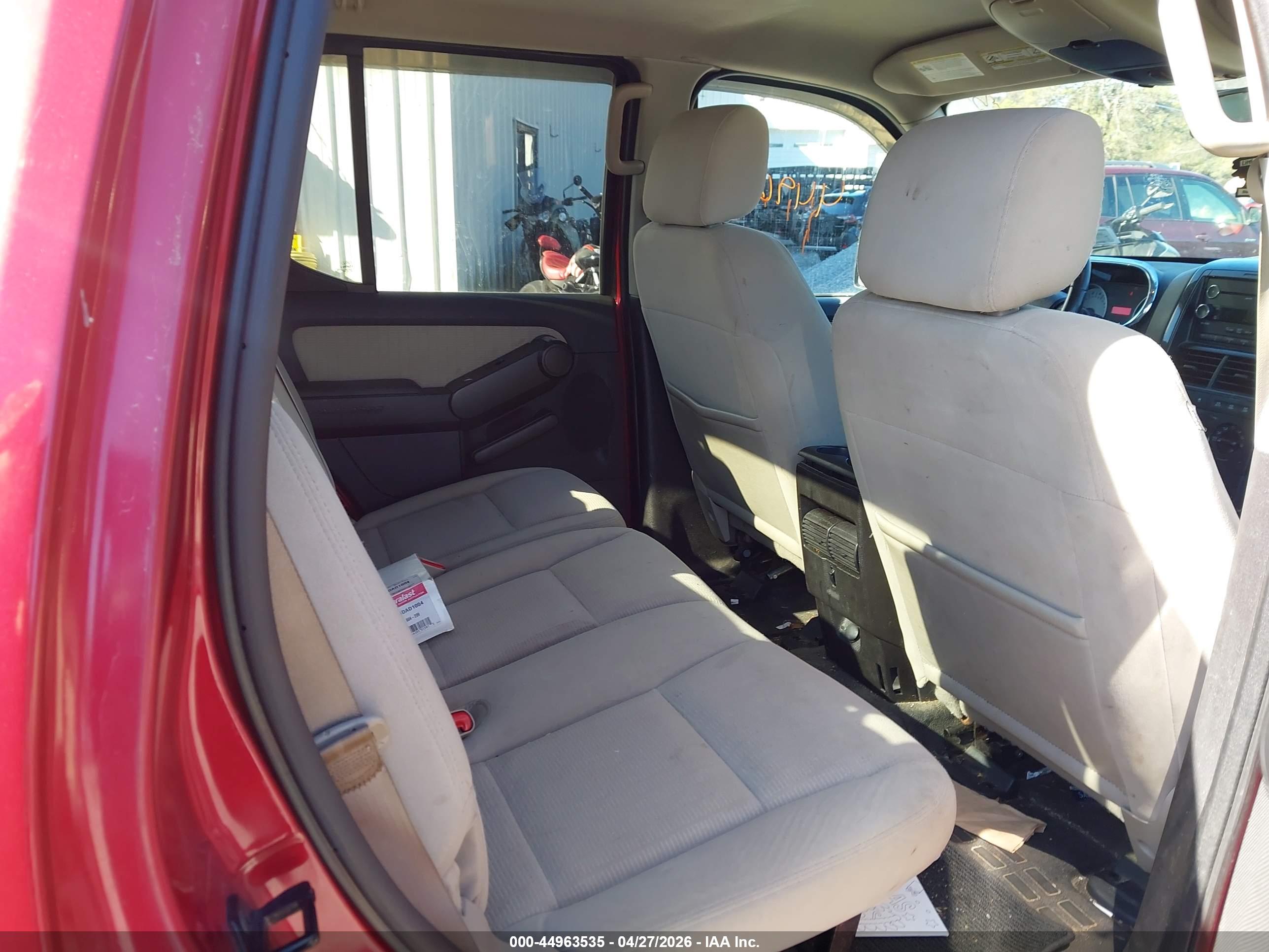 FORD EXPLORER image 8